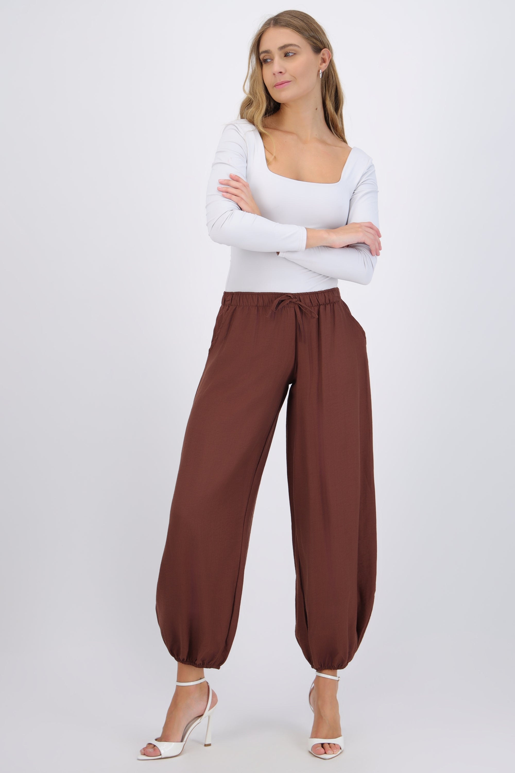 Pantalón detalle globo liso
