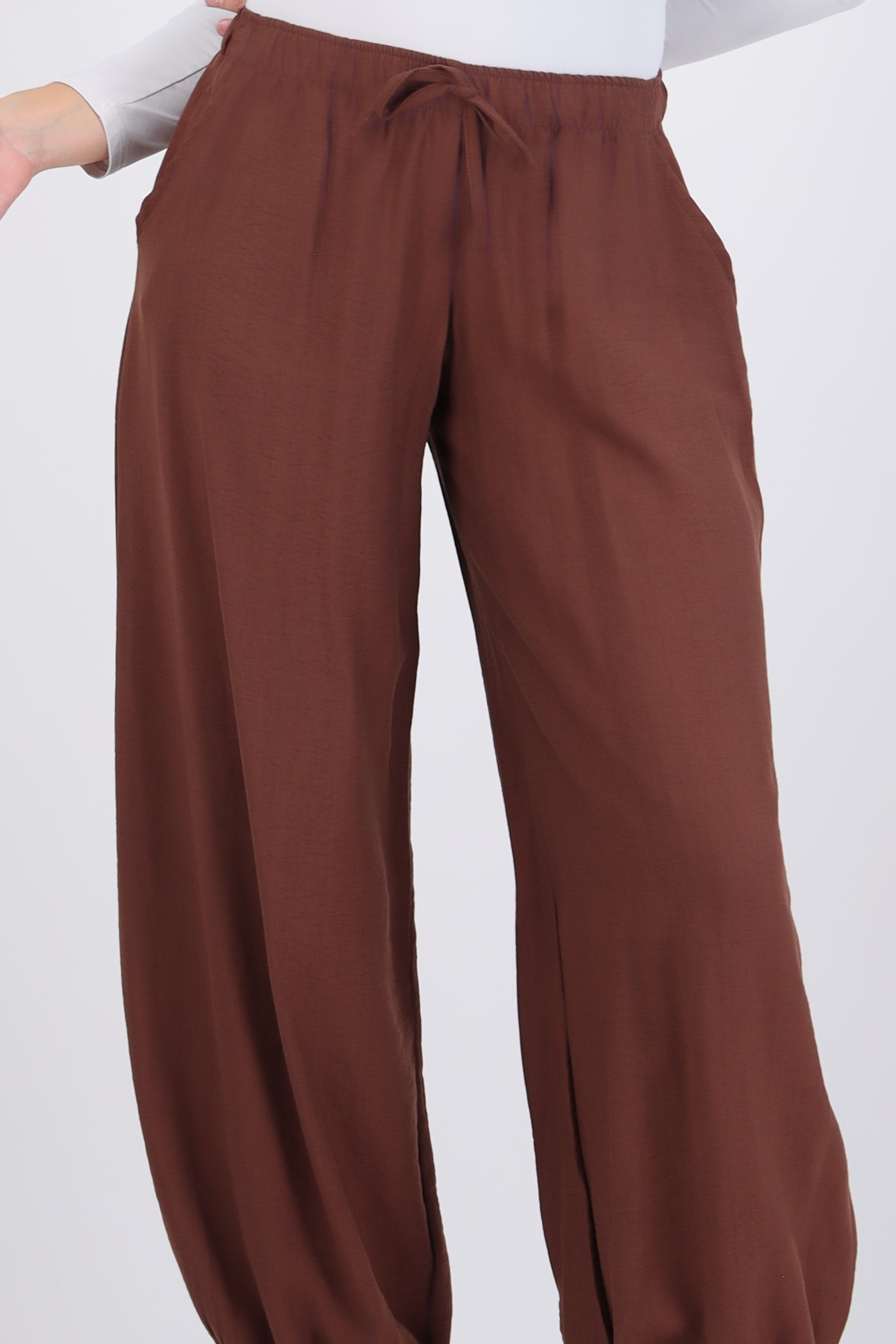 Pantalón detalle globo liso