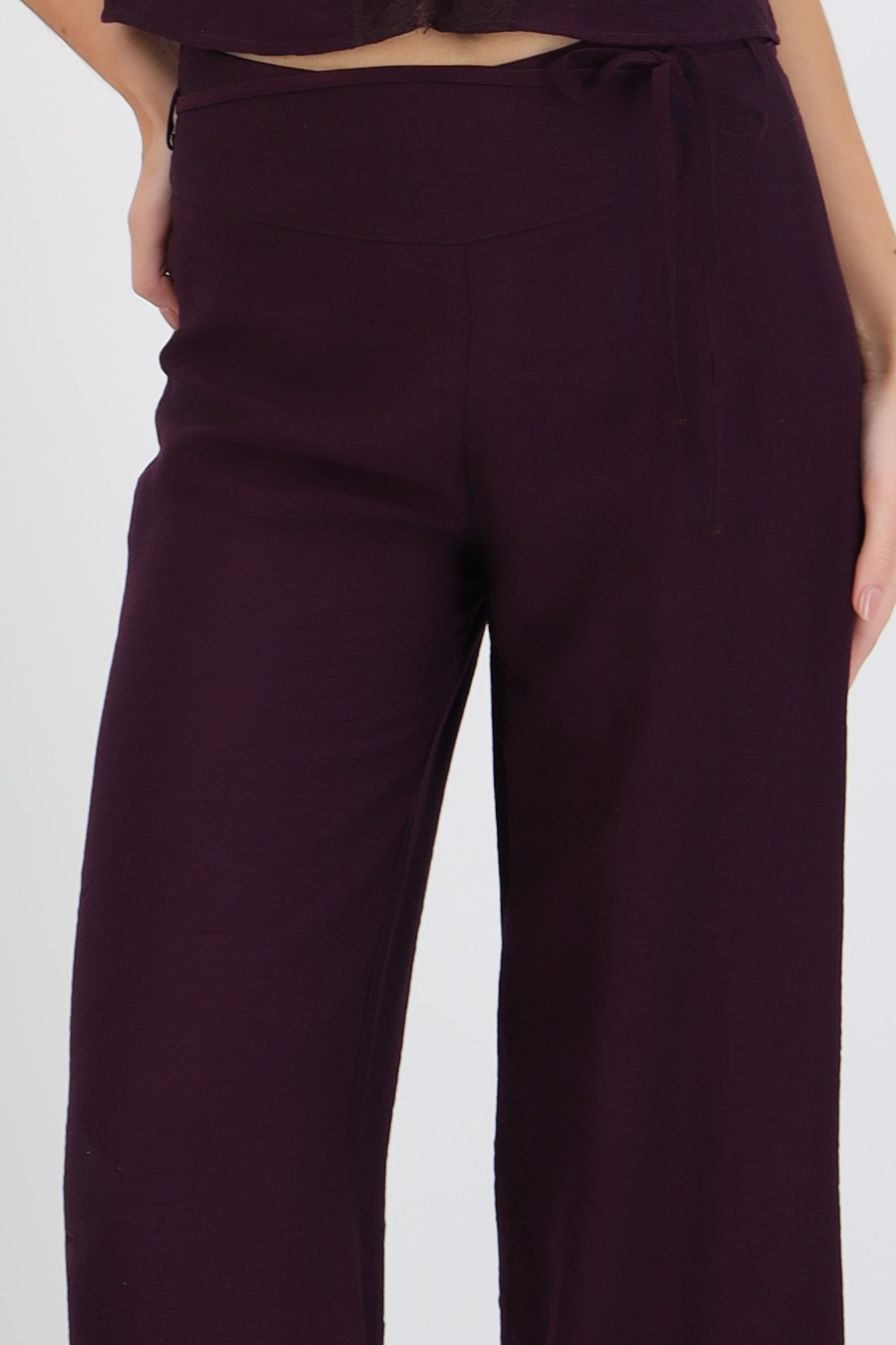 Pantalón ancho detalle pretina