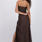 Vestido strapless detalle drapeado abertura