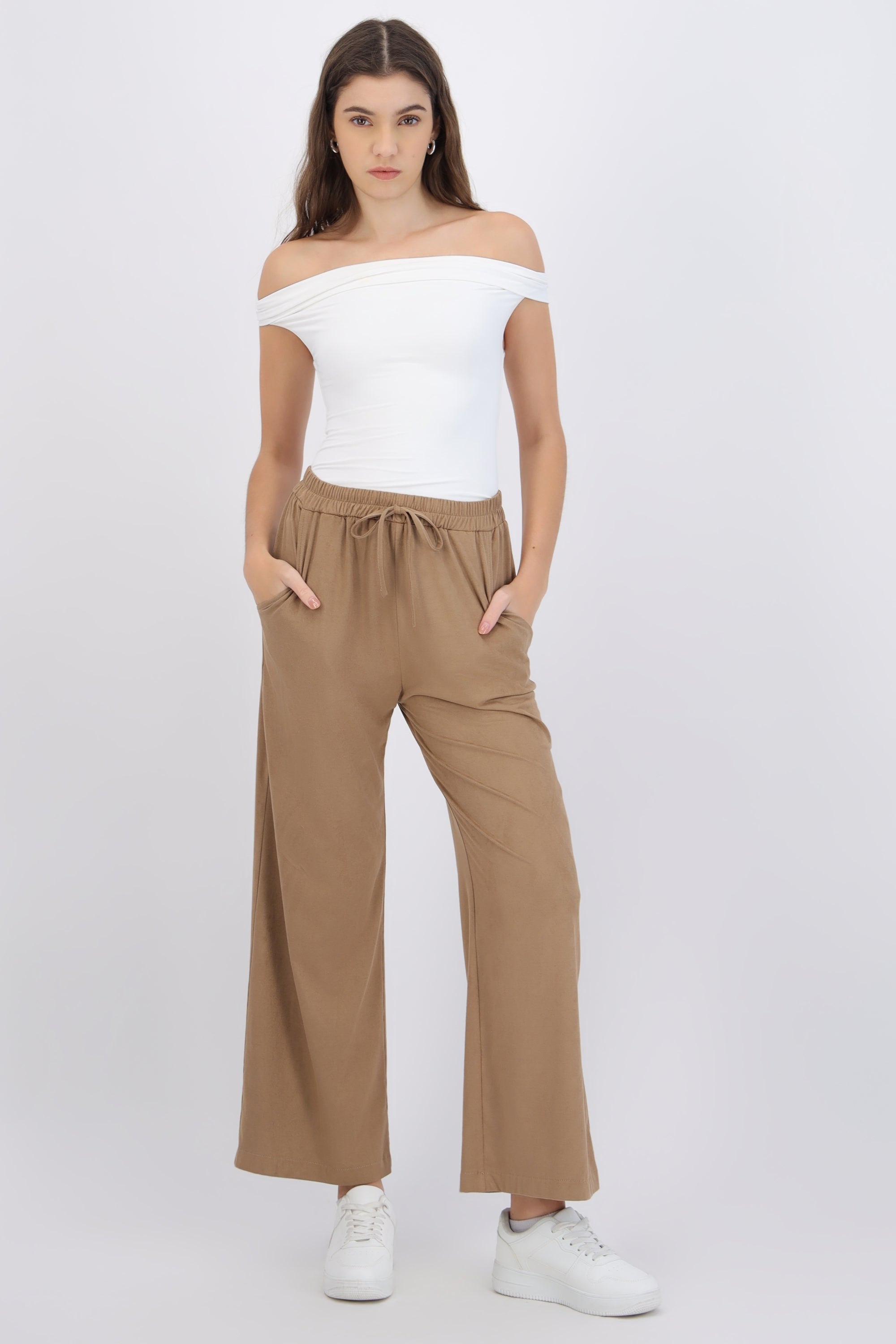 Pantalón liso suede detalle jareta
