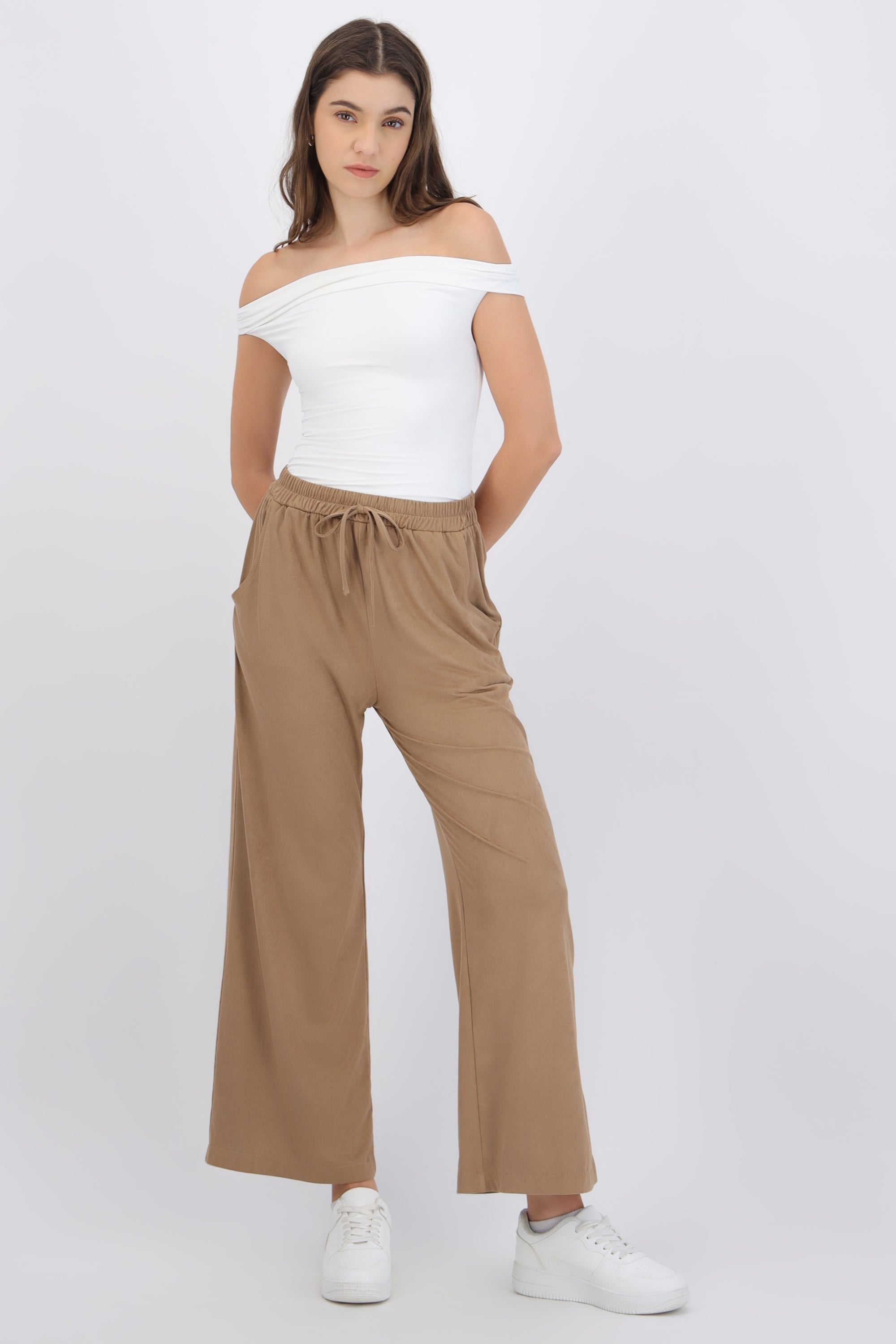 Pantalón liso suede detalle jareta