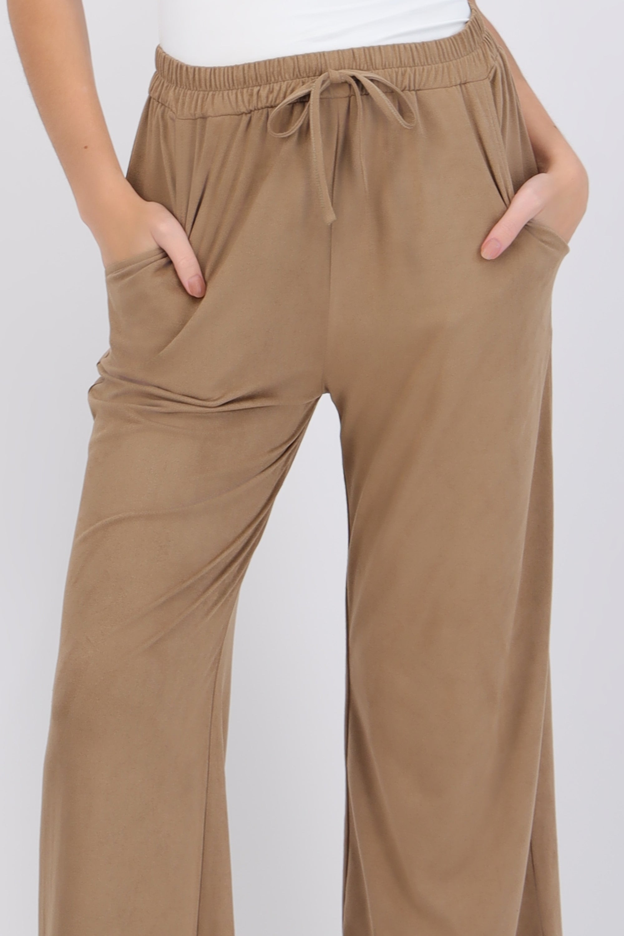 Pantalón liso suede detalle jareta