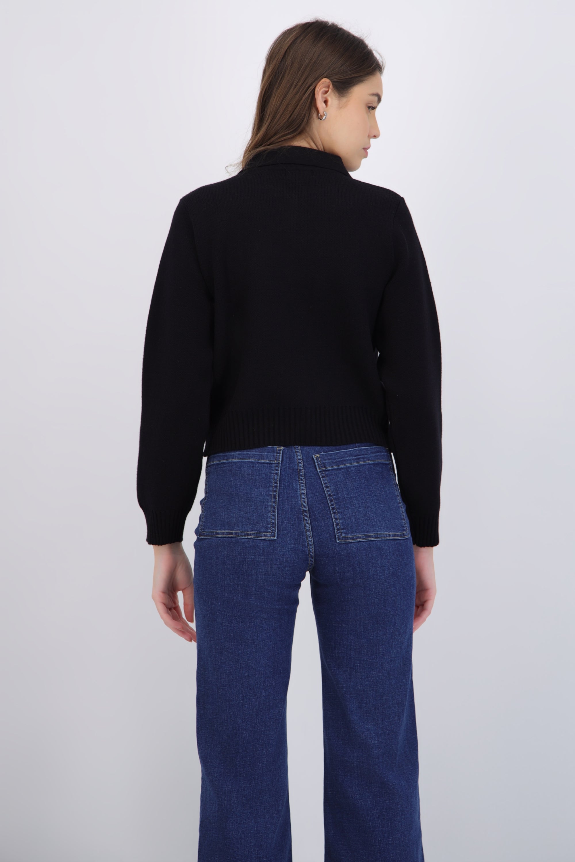 Suéter cuello polo brillos