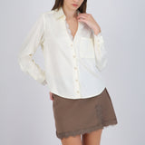 Camisa satin detalle encaje cuello