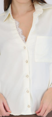 Camisa satin detalle encaje cuello