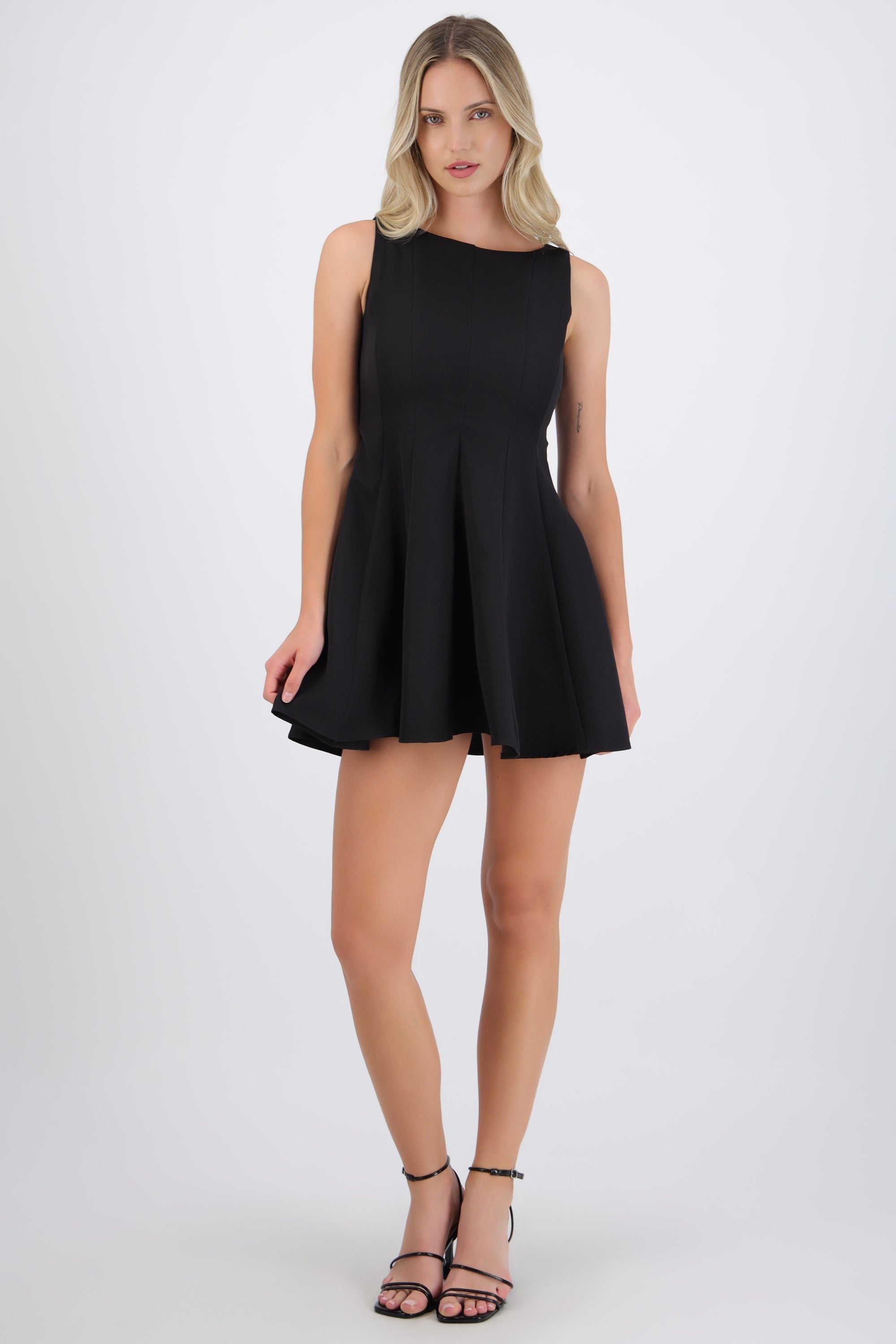 Vestido mini sin manga liso