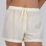 Short ligero detalle dobladillo