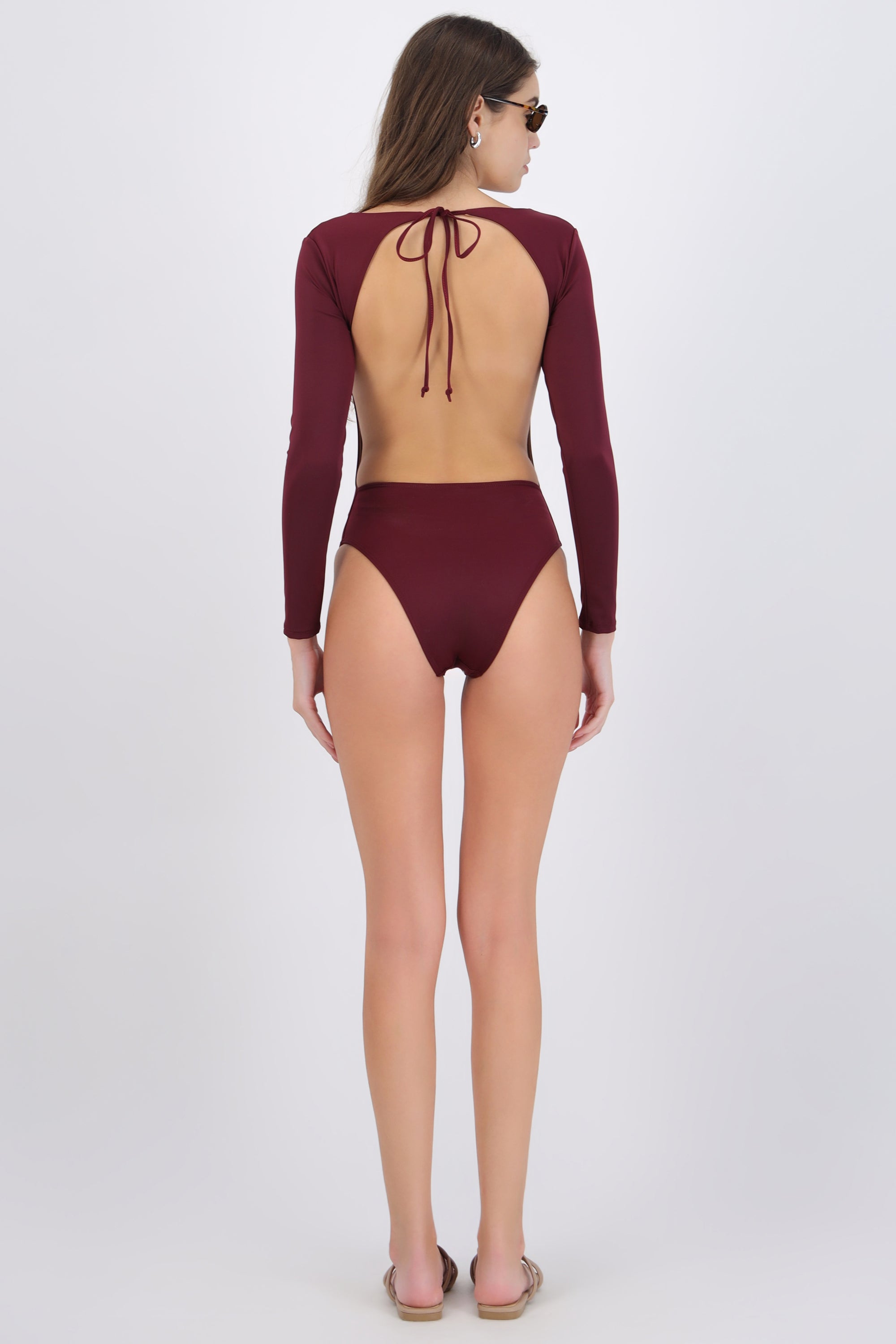 Traje de baño manga larga escote espalda