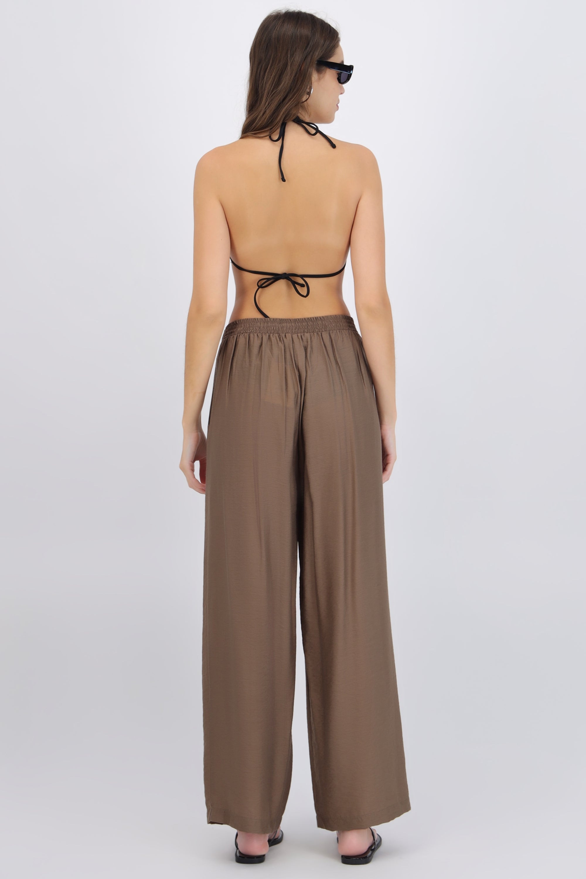 Pantalón ligero detalle pinzas con resorte