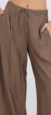 Pantalón ligero detalle pinzas con resorte