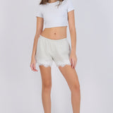 Short con encaje