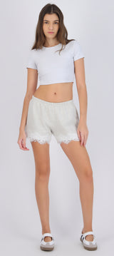 Short con encaje