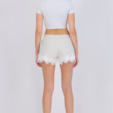 Short con encaje