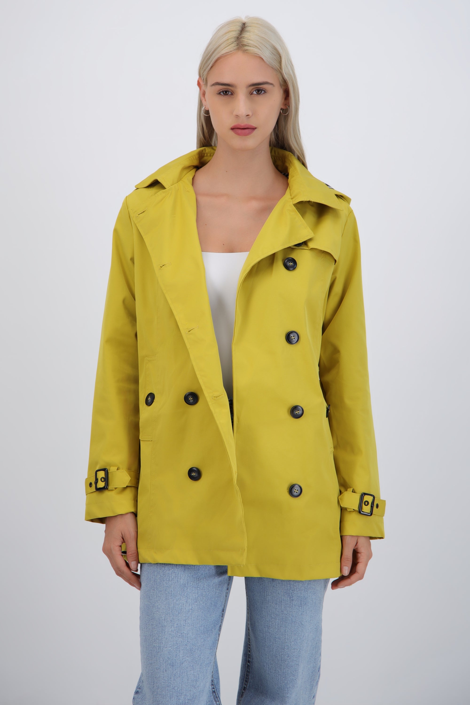 TRench con botones detalle lineas