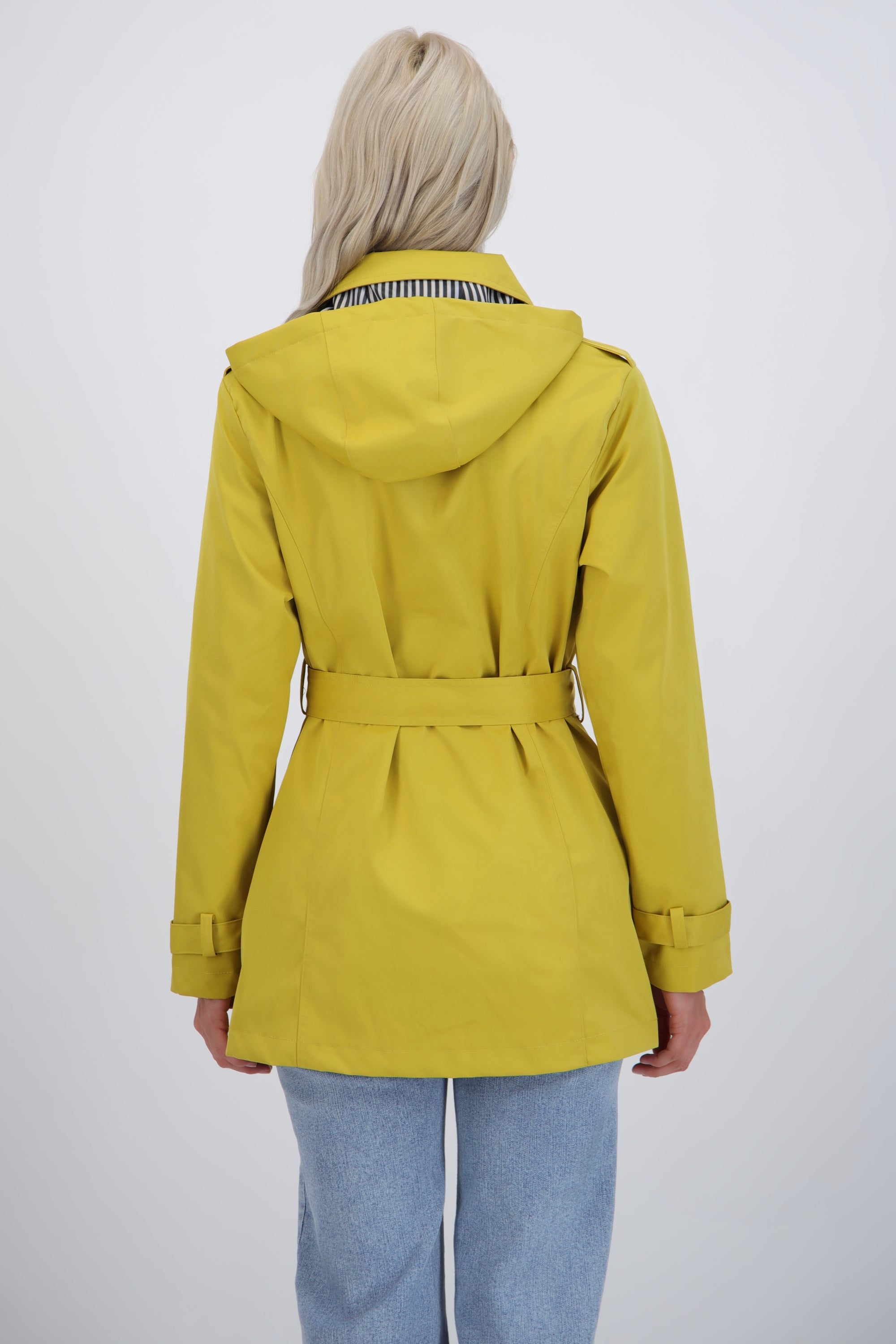TRench con botones detalle lineas