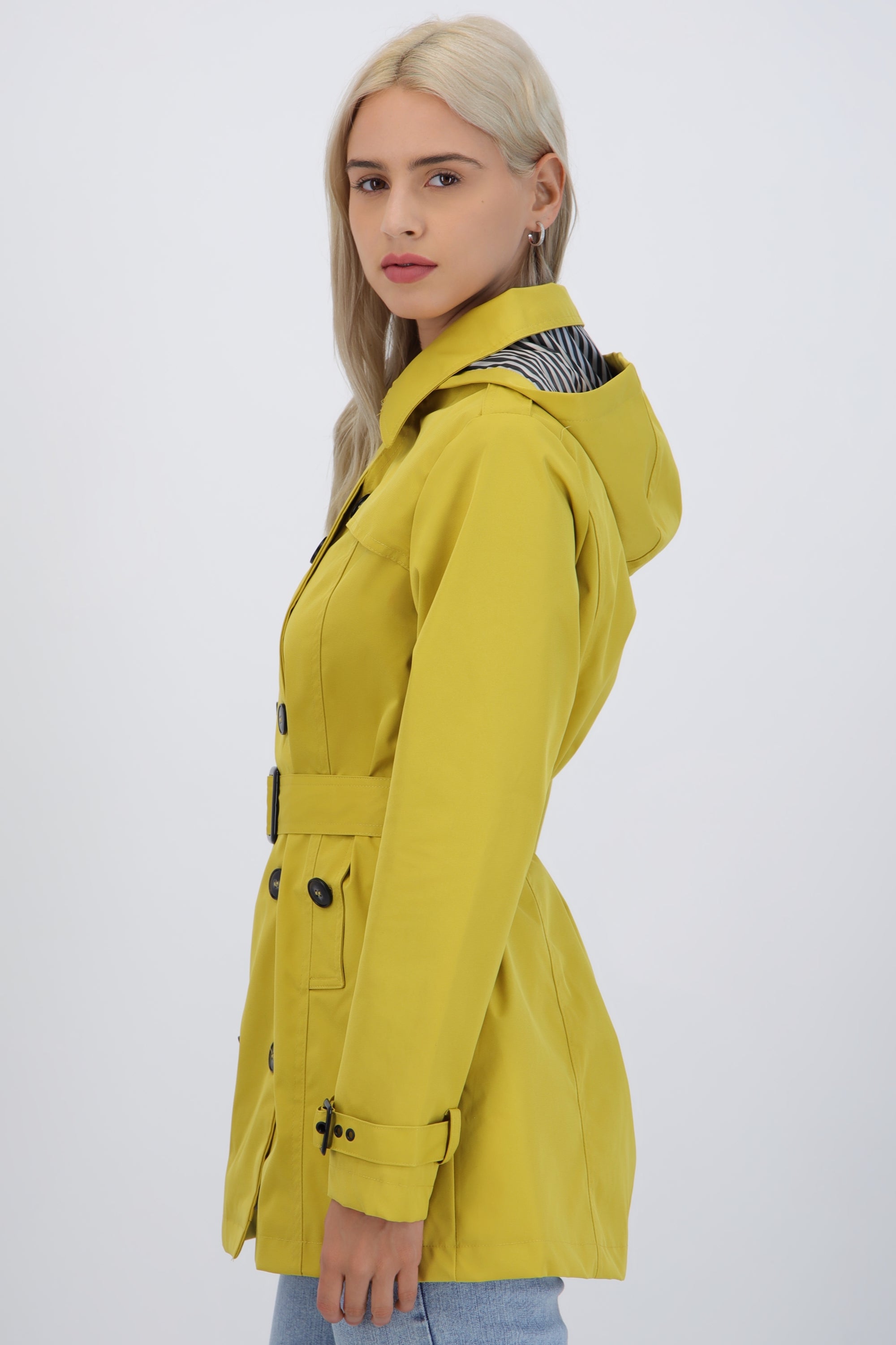TRench con botones detalle lineas