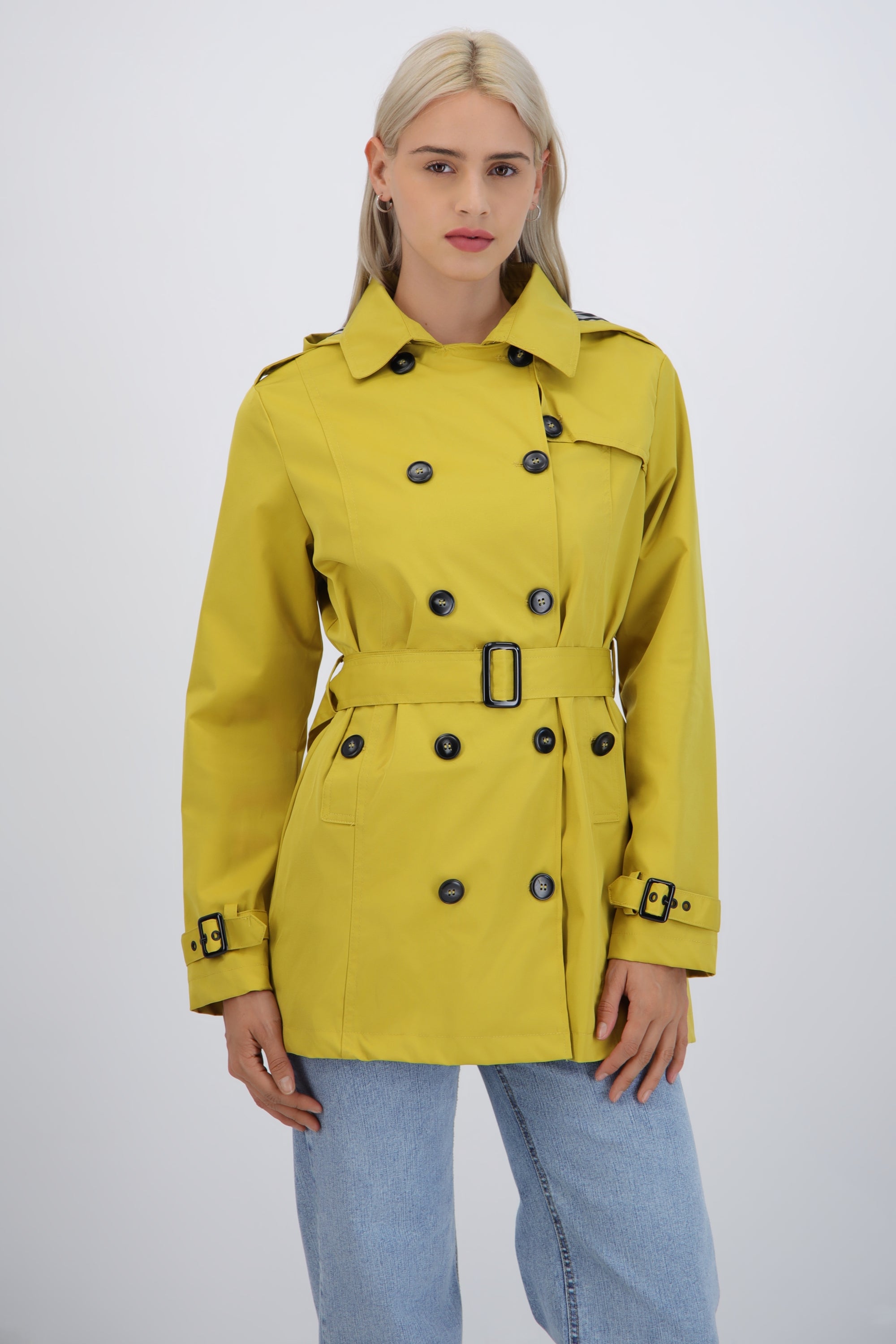 TRench con botones detalle lineas