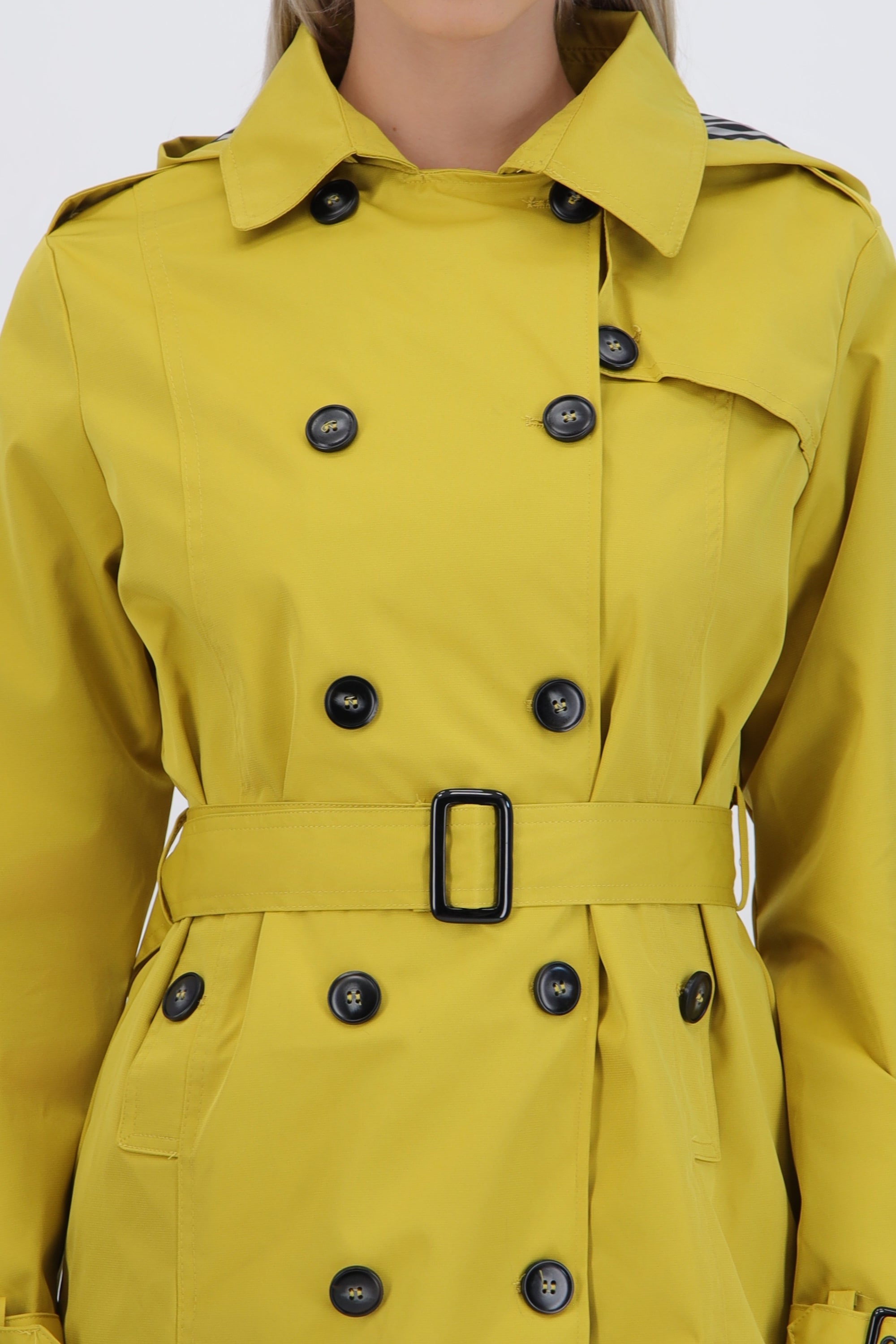 TRench con botones detalle lineas