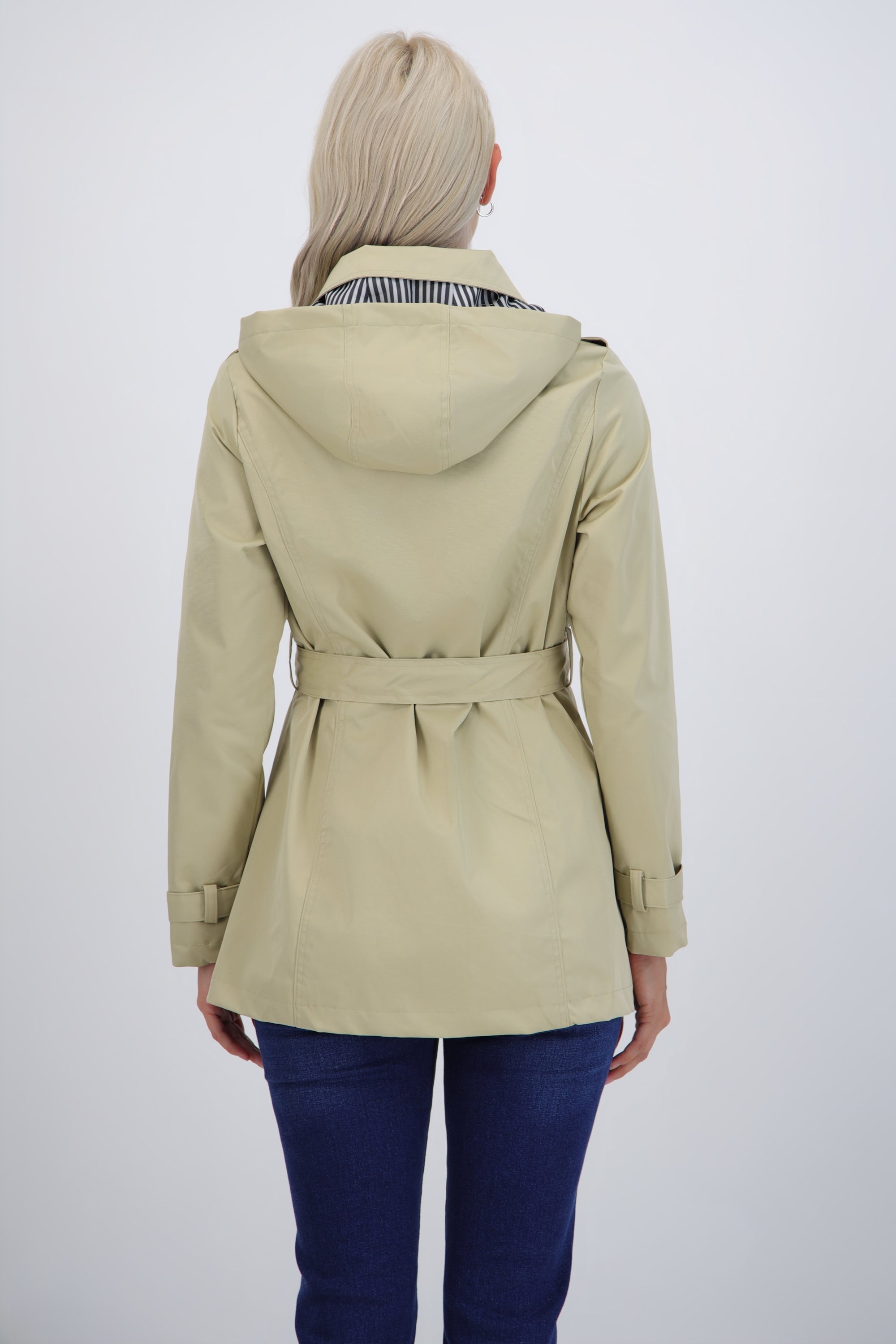TRench con botones detalle lineas