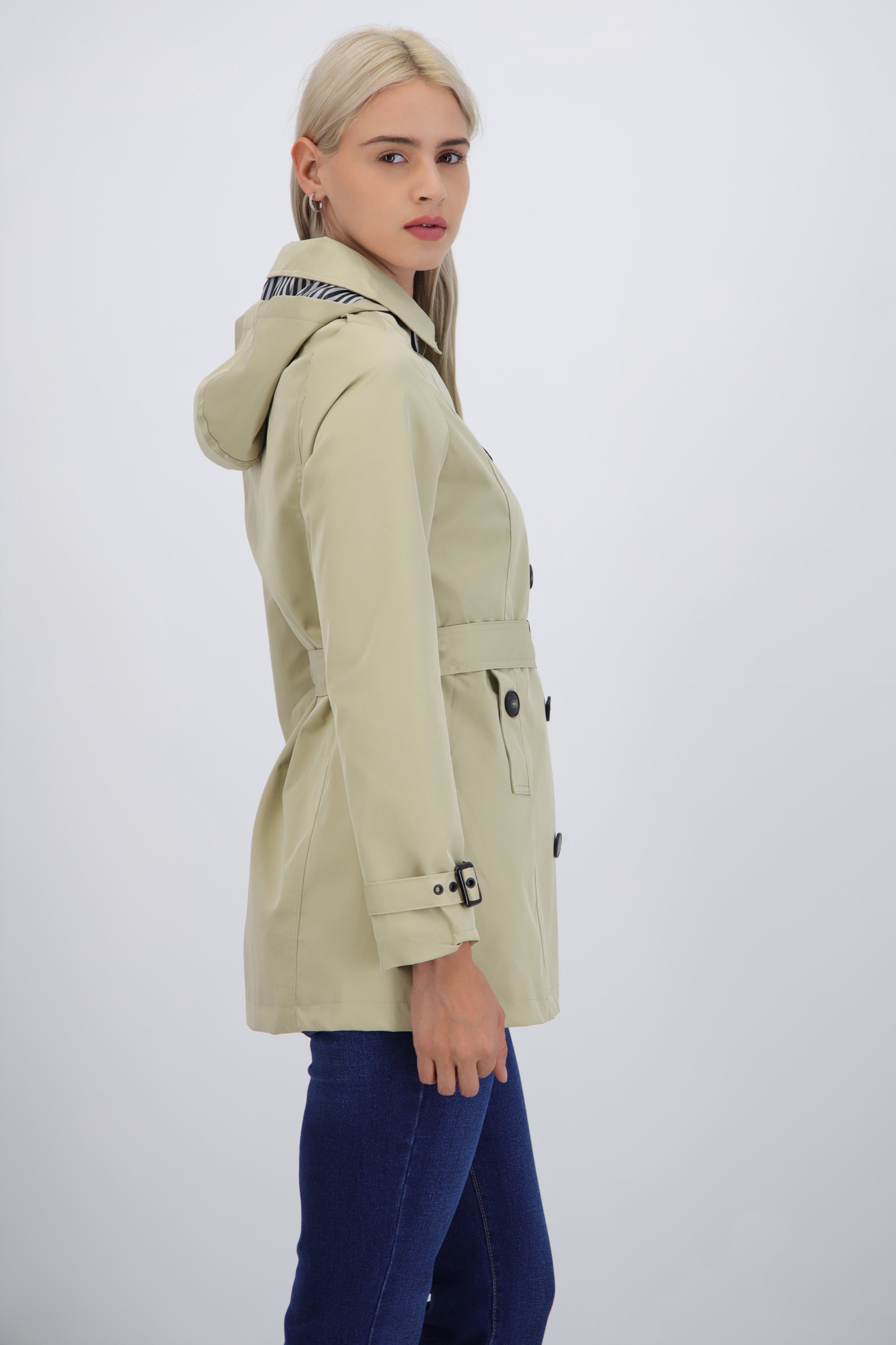 TRench con botones detalle lineas