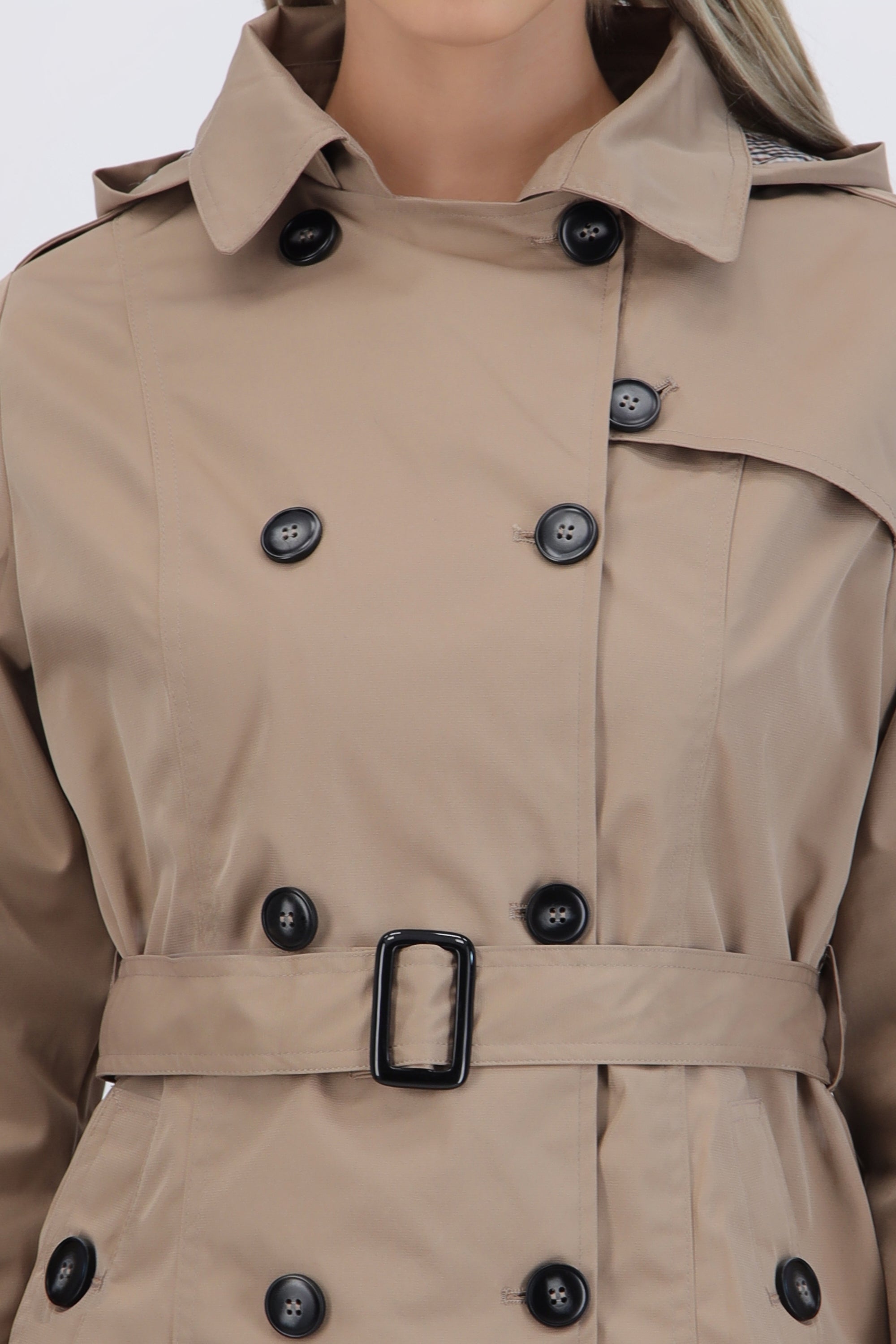 Trench con botones detalle mini cuadro