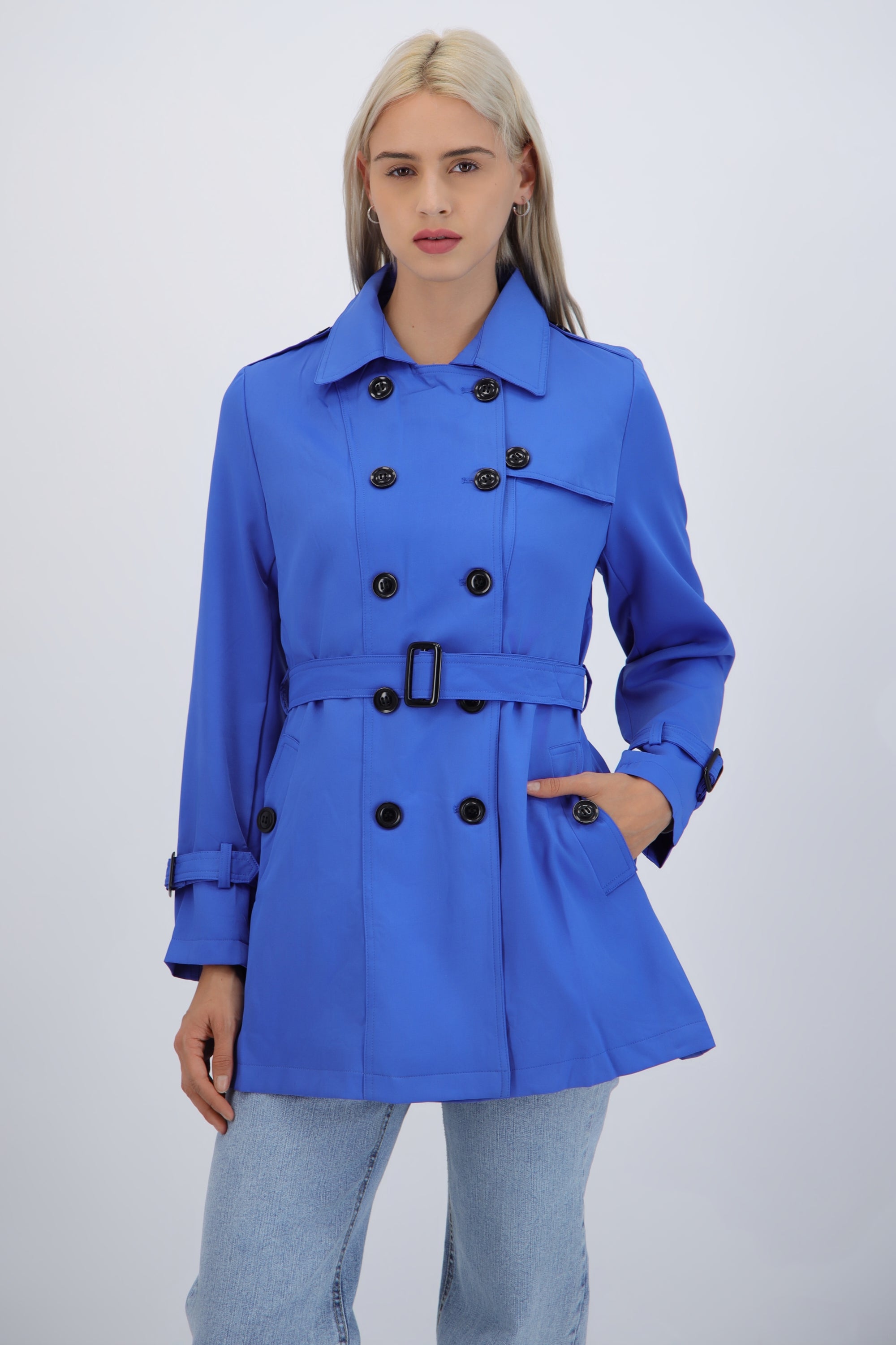 Trench con botones lisa
