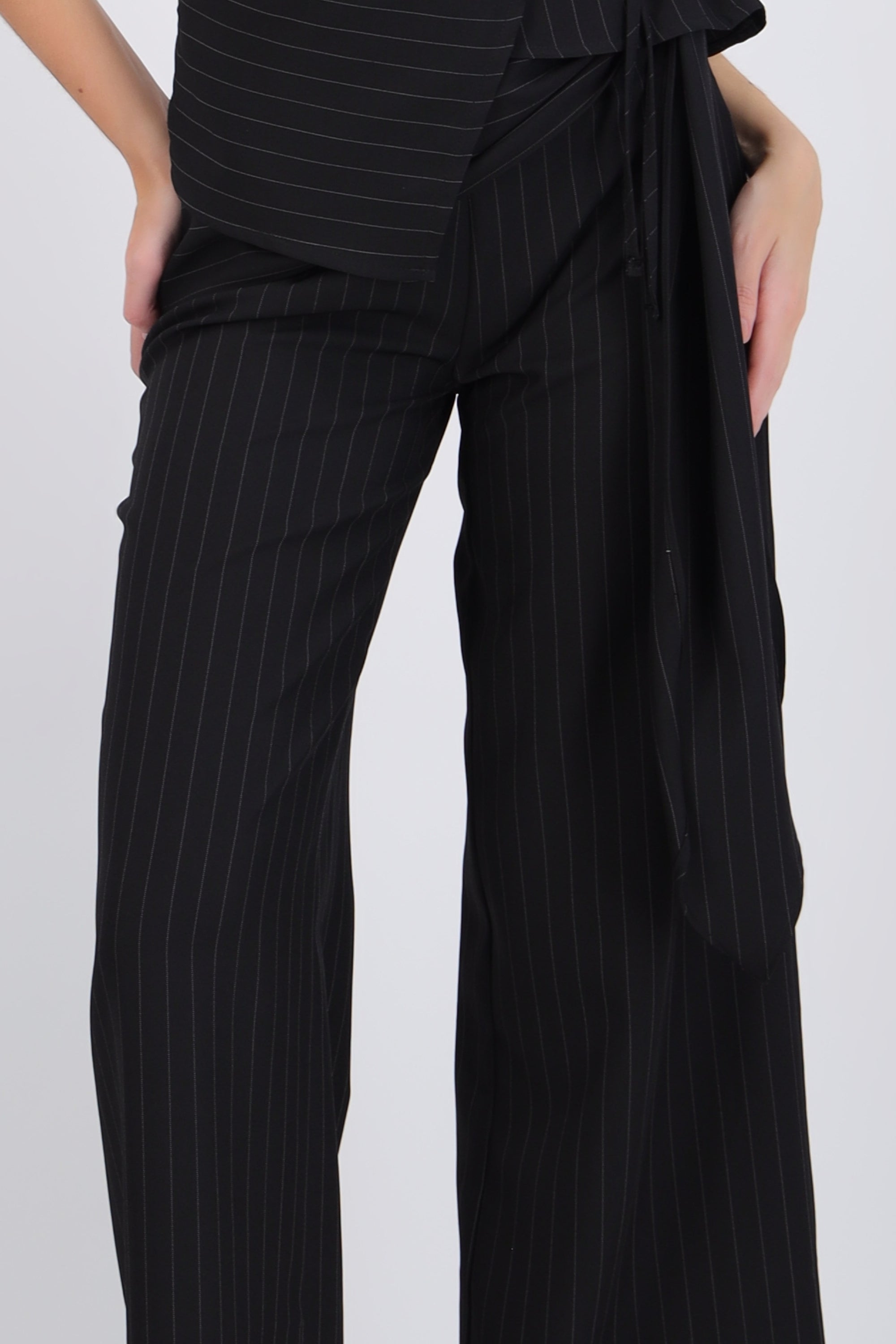 Pantalón wide leg detalle pañuelo
