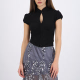 Blusa con abertura en escote