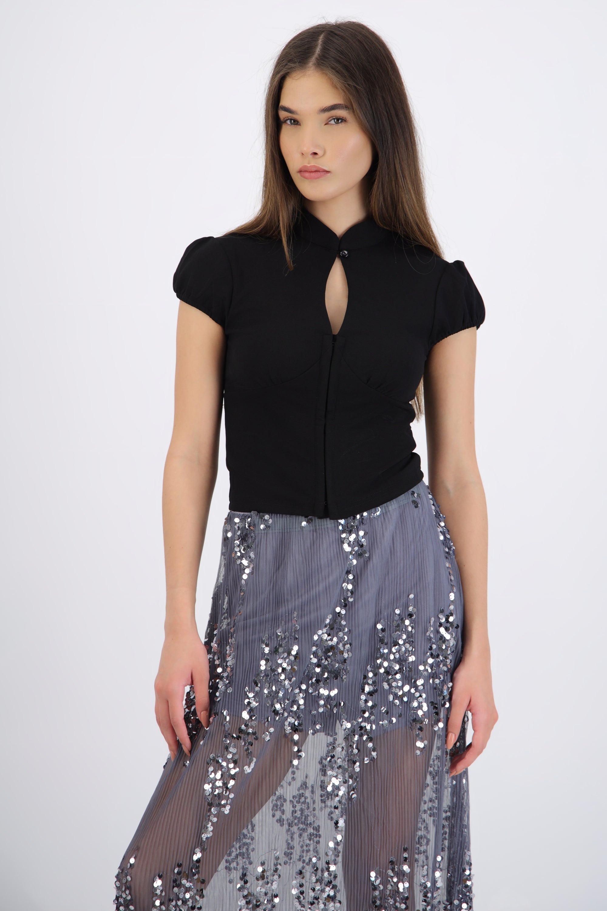 Blusa con abertura en escote