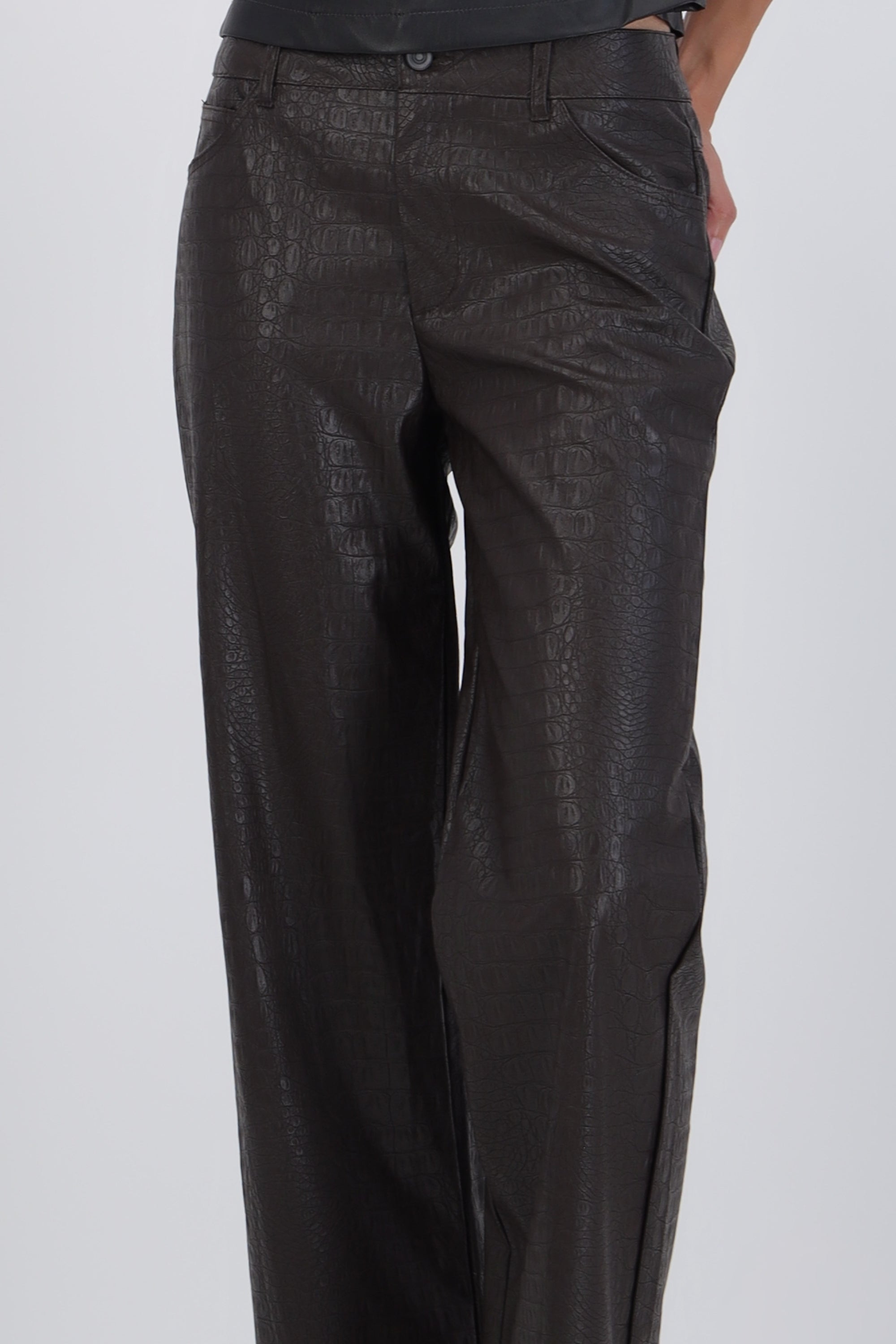Pantalon pu con textura