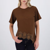 Playera con encaje asimetrico