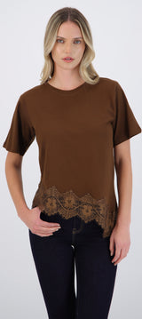 Playera con encaje asimetrico