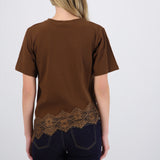 Playera con encaje asimetrico