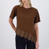 Playera con encaje asimetrico