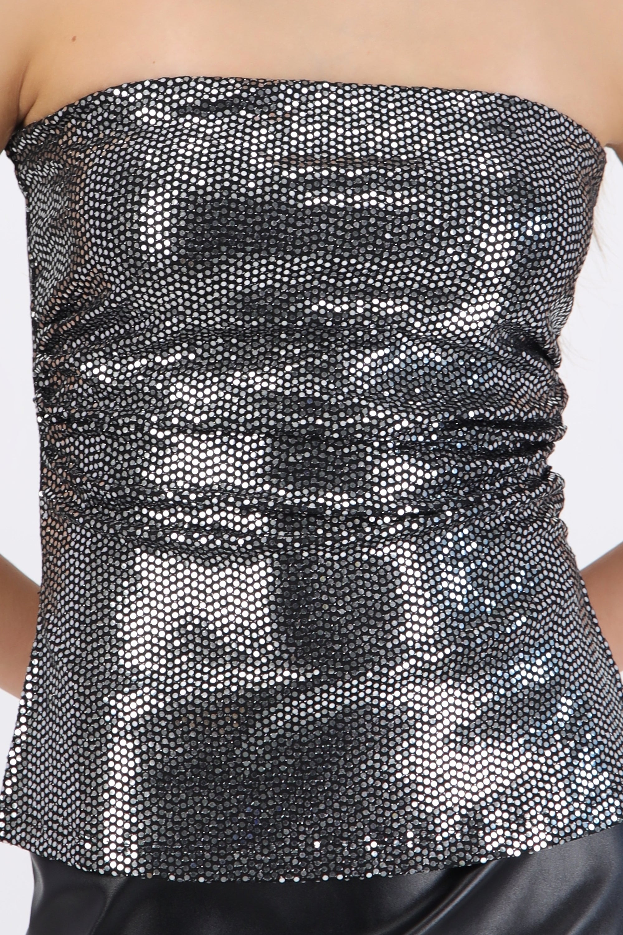 Top strapless con brillos