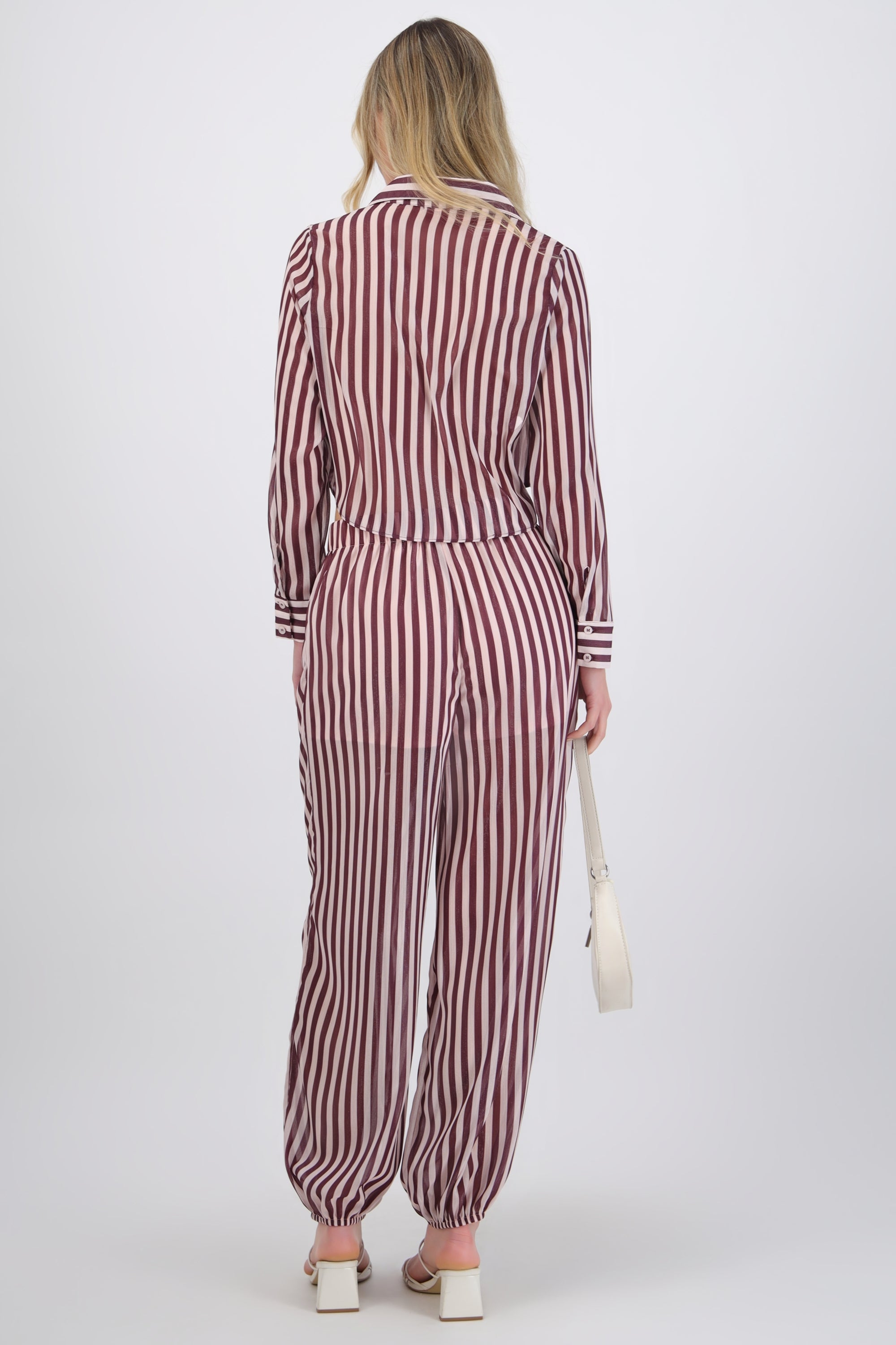 Pantalon de rayas con transparencia