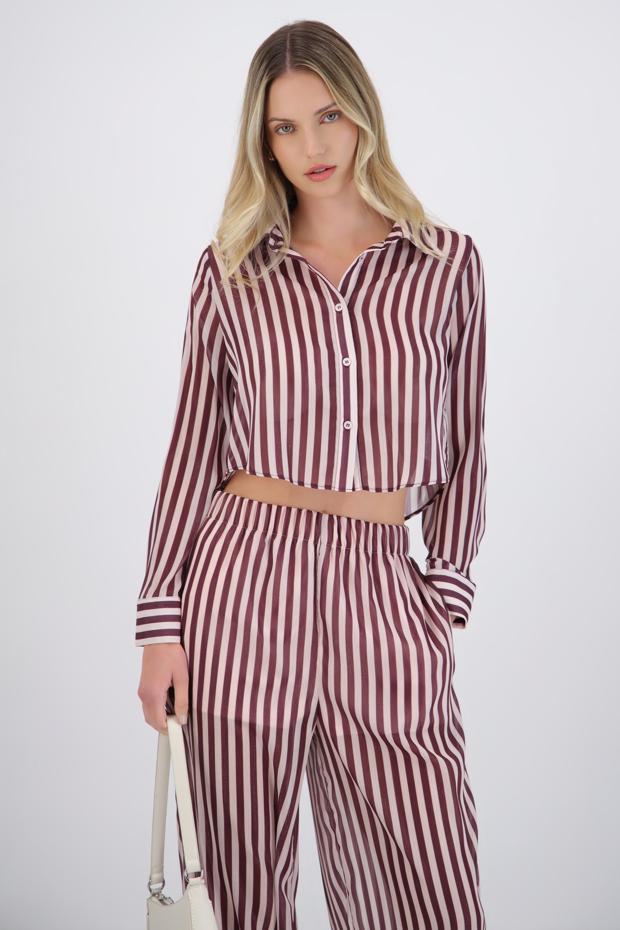 Camisa crop de rayas con transparencia