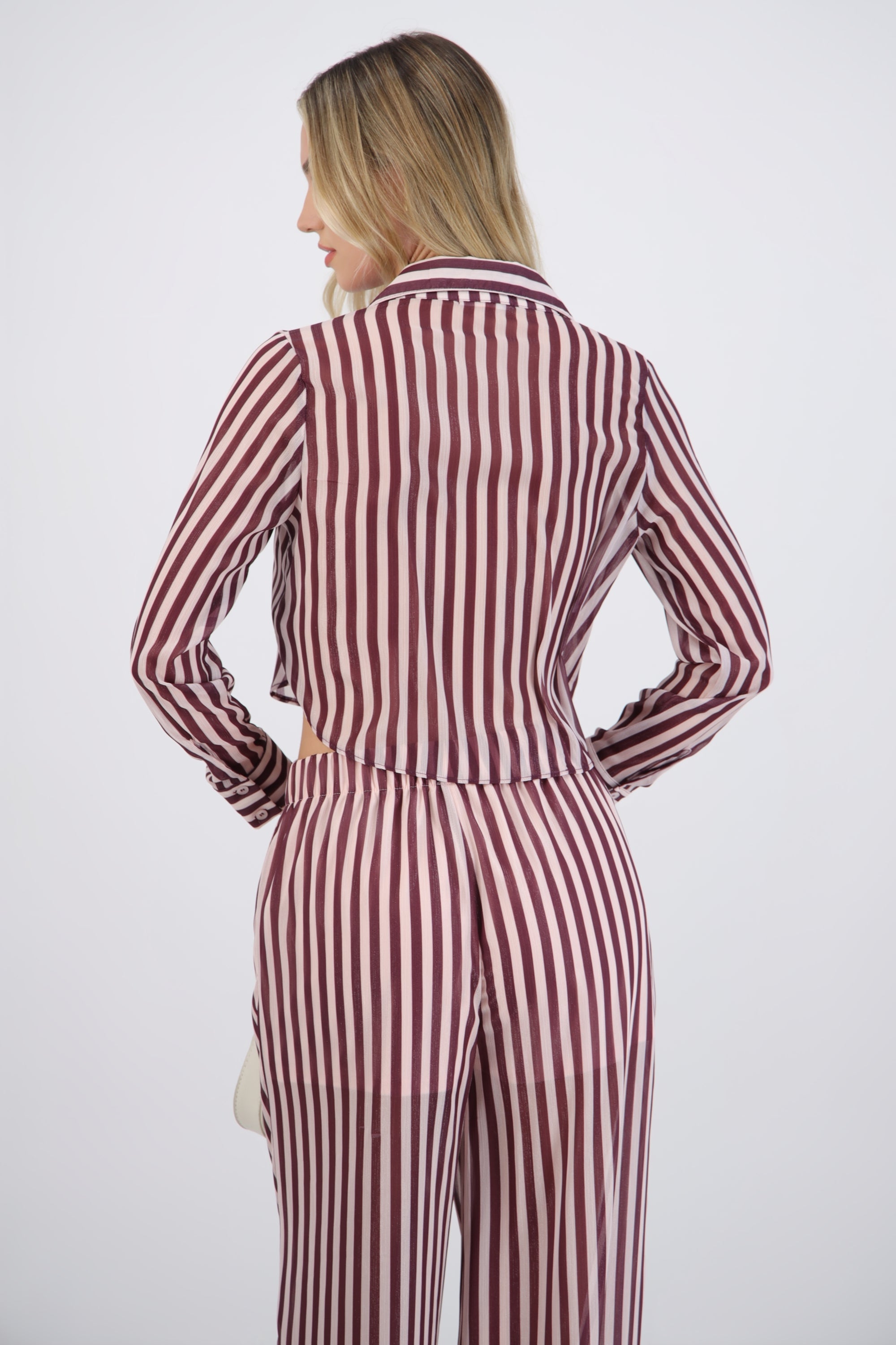Camisa crop de rayas con transparencia