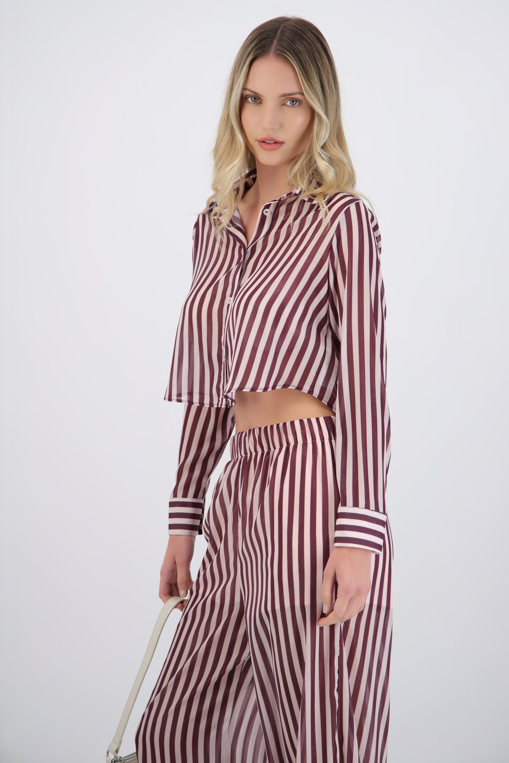Camisa crop de rayas con transparencia