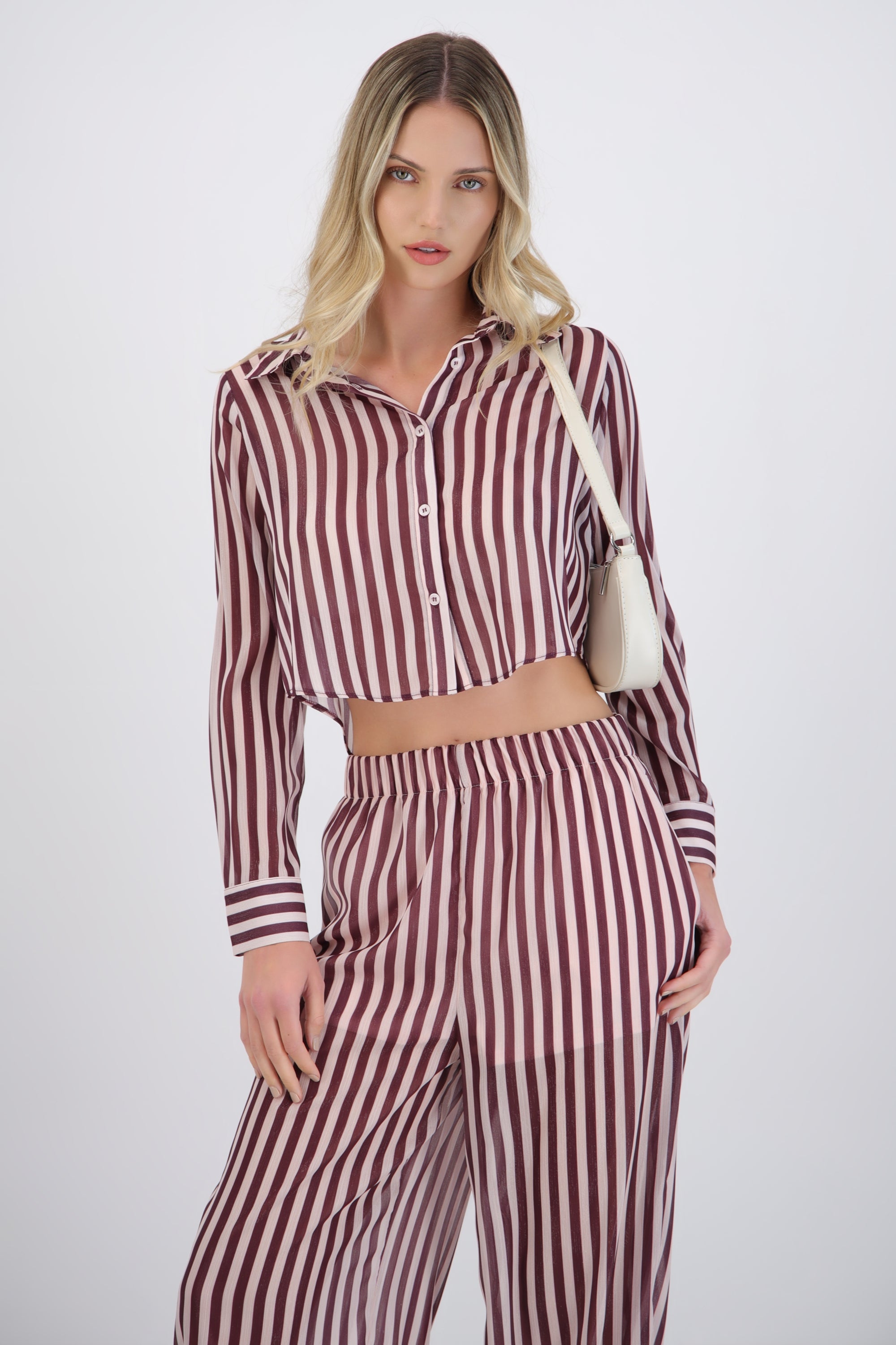 Camisa crop de rayas con transparencia