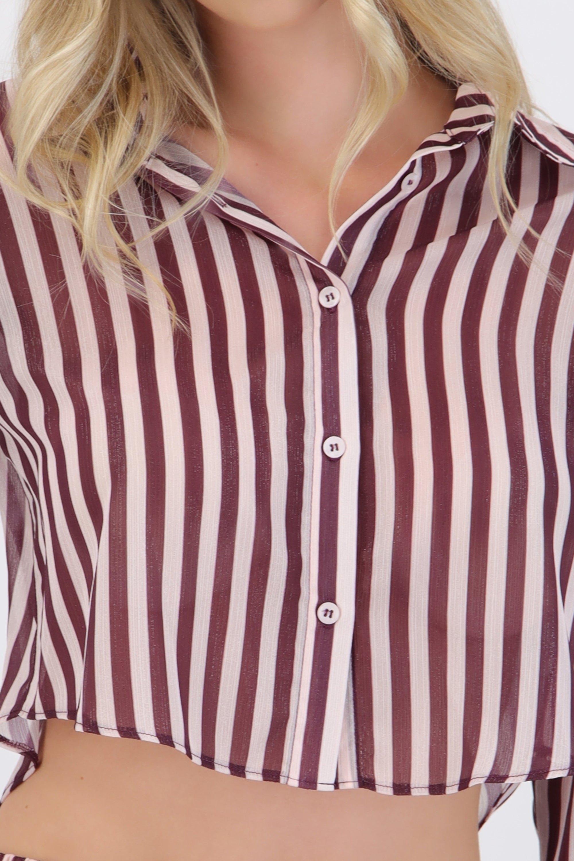 Camisa crop de rayas con transparencia