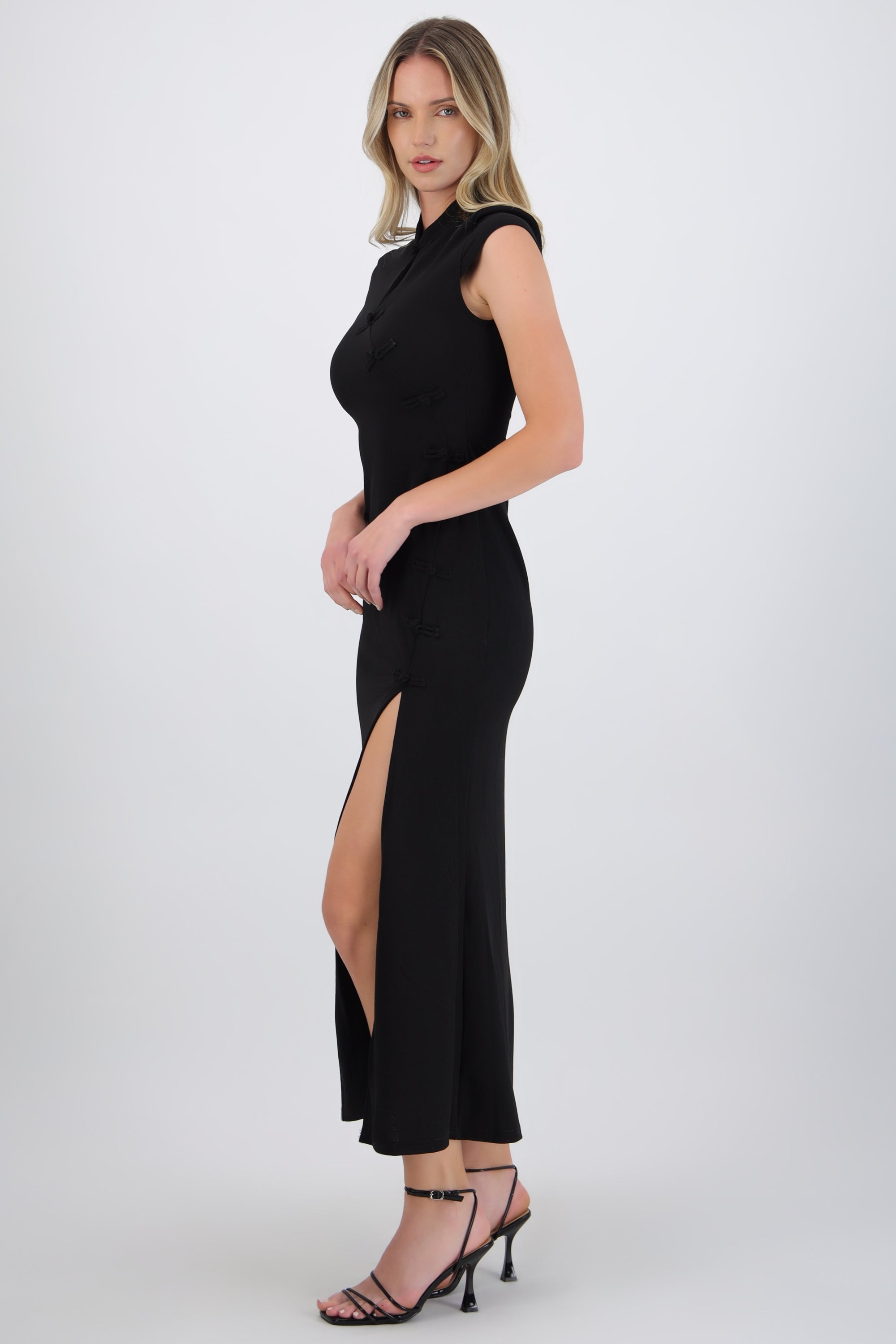 Vestido largo alamares