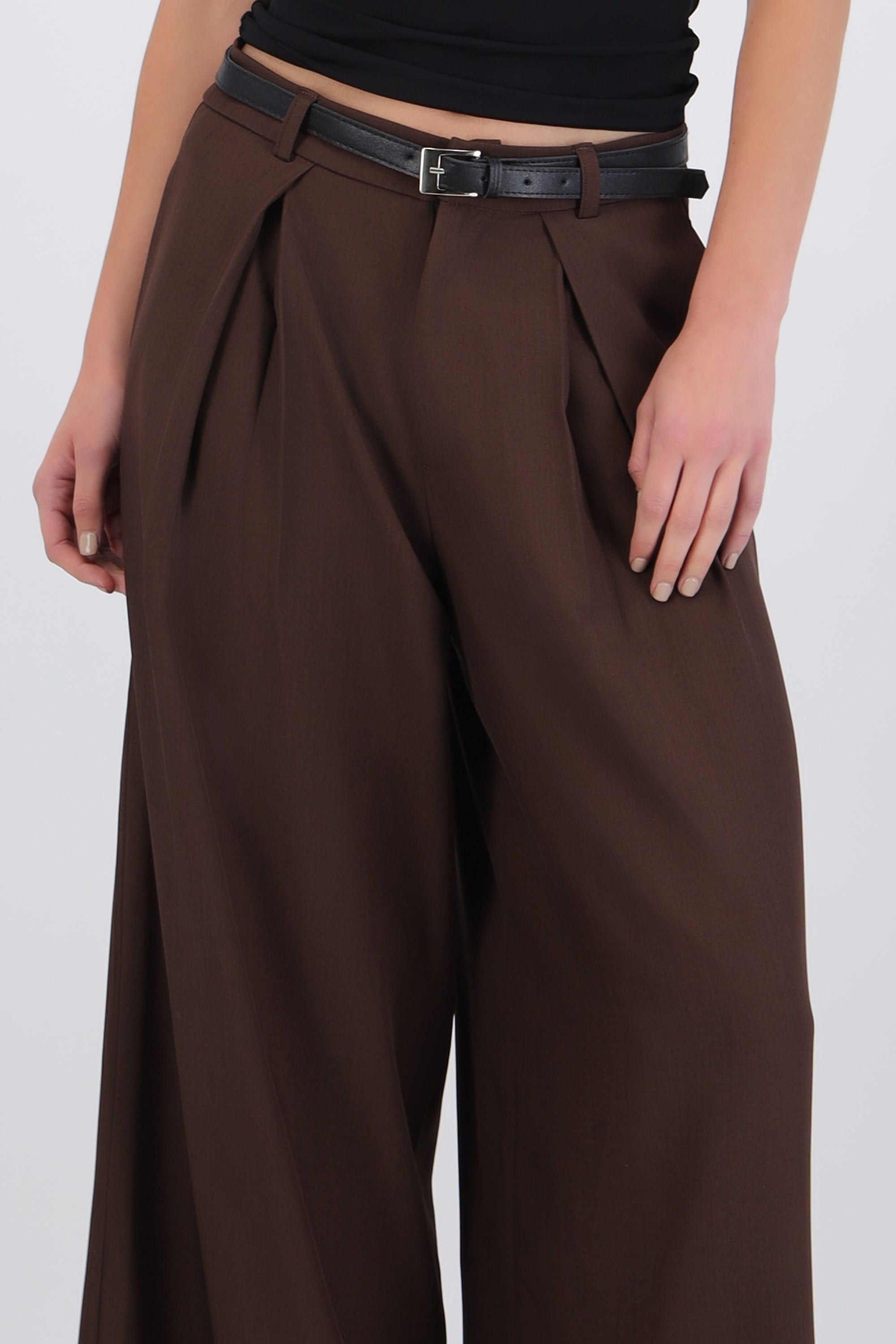 Pantalon con pinzas y cinturon