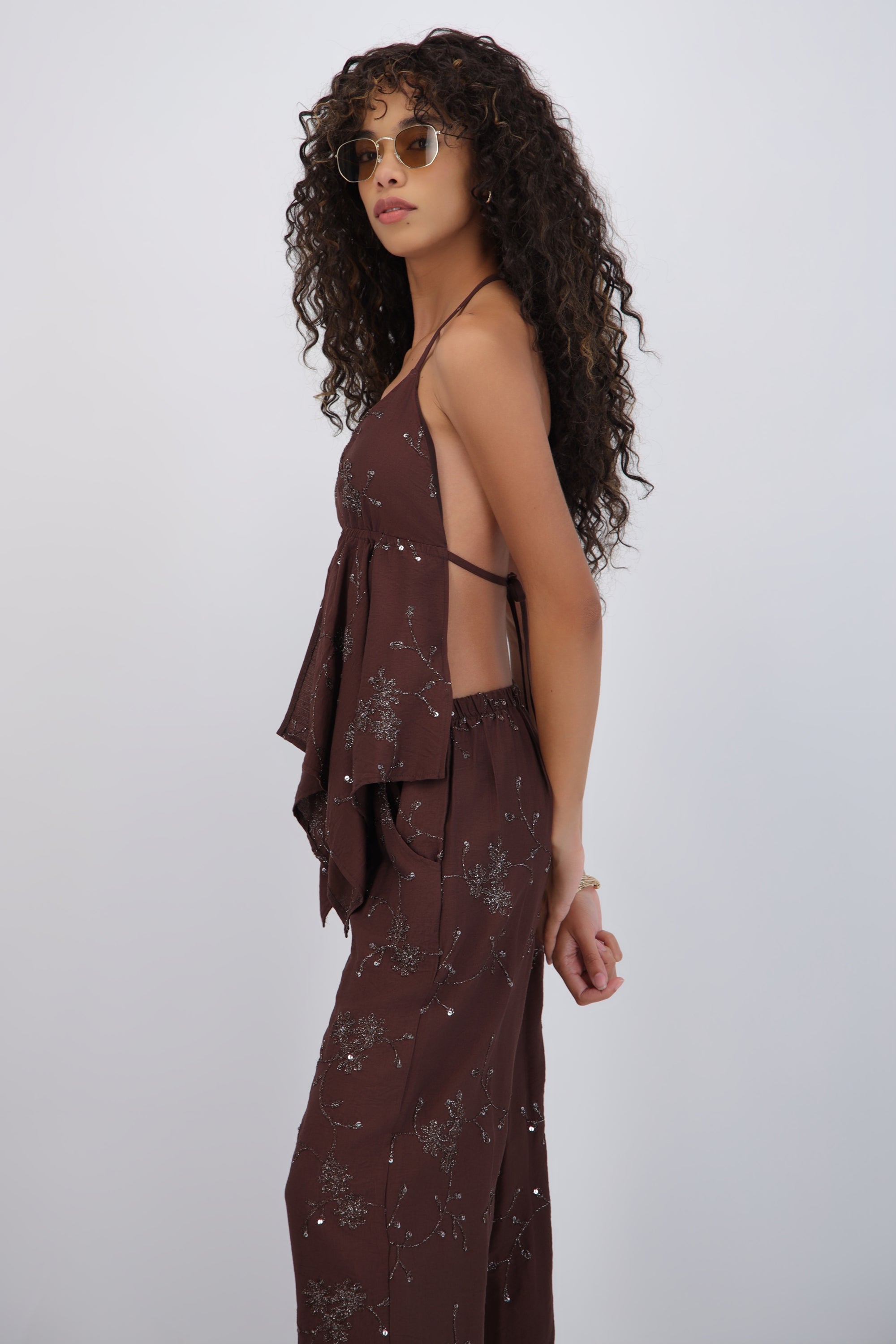 Top halter con copas flores de lentejuelas