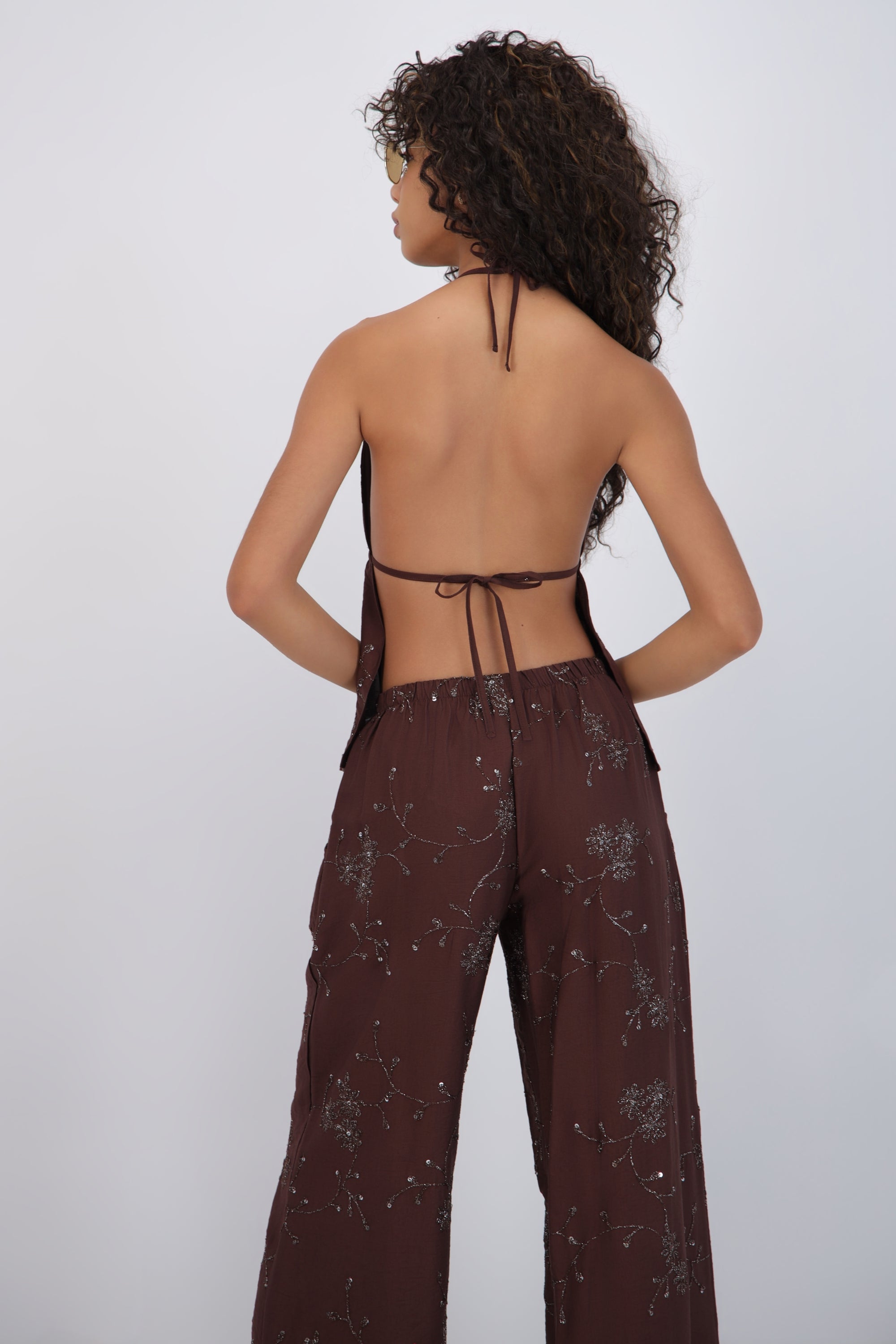 Top halter con copas flores de lentejuelas