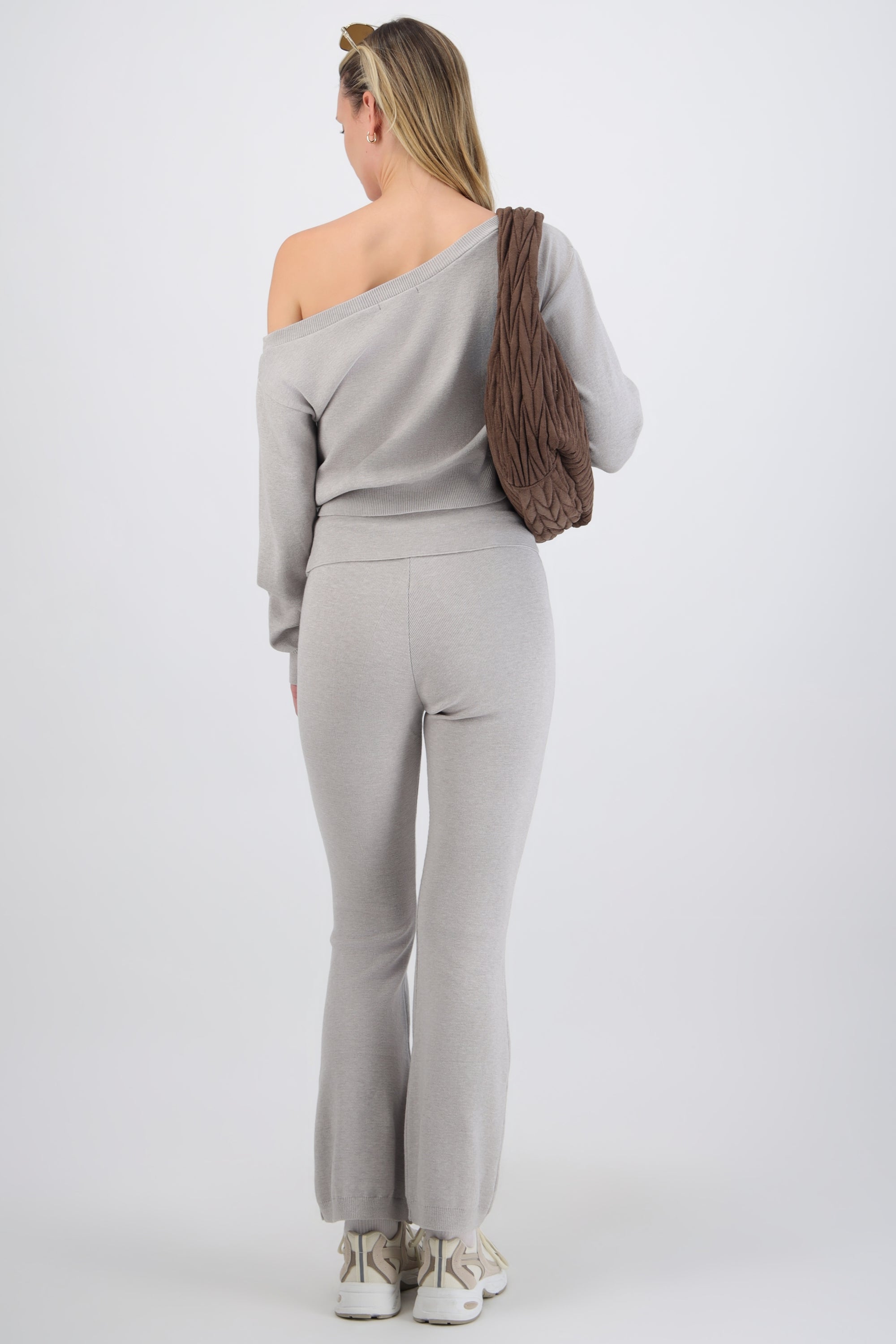 Pantalón flare doblez cadera