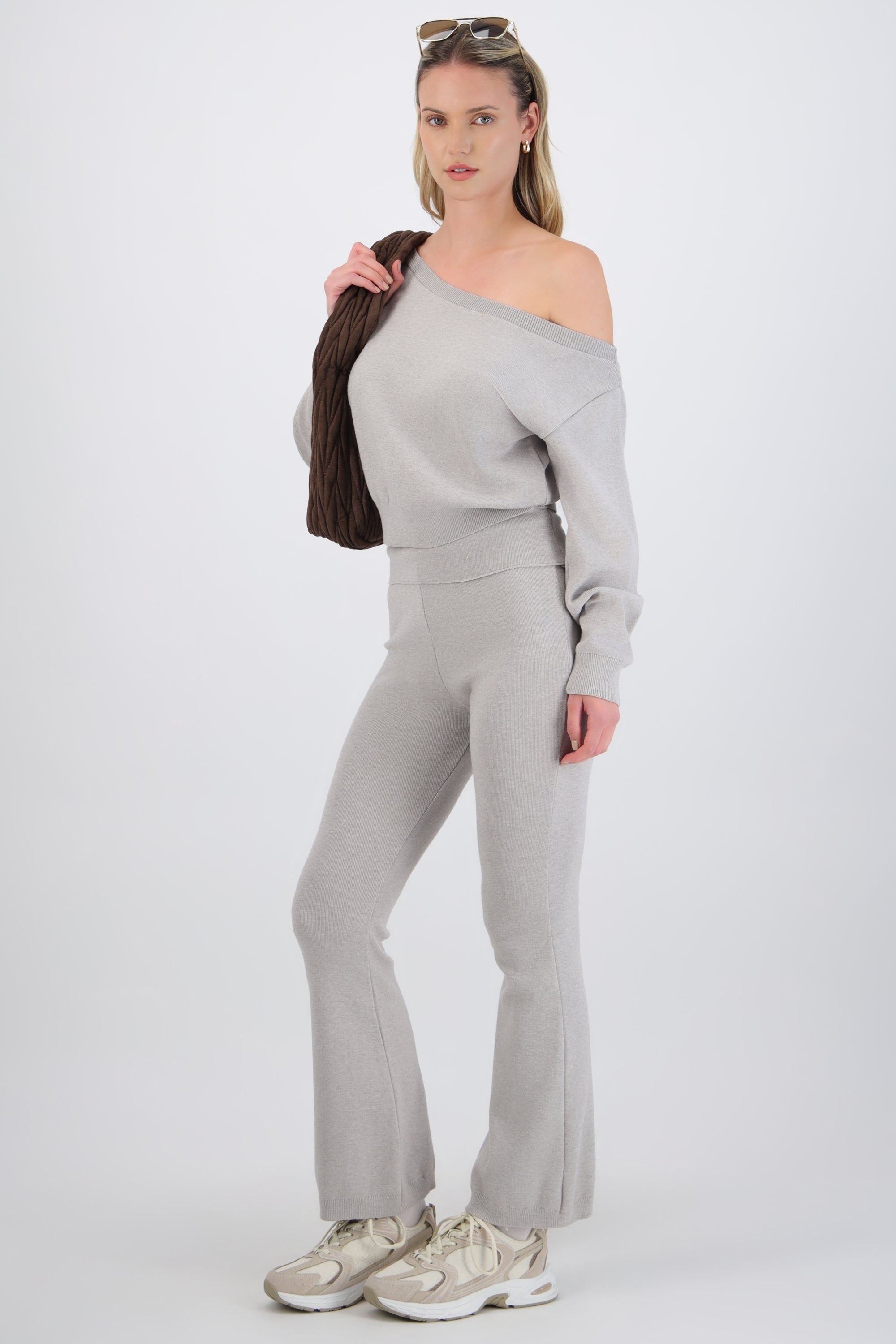 Pantalón flare doblez cadera