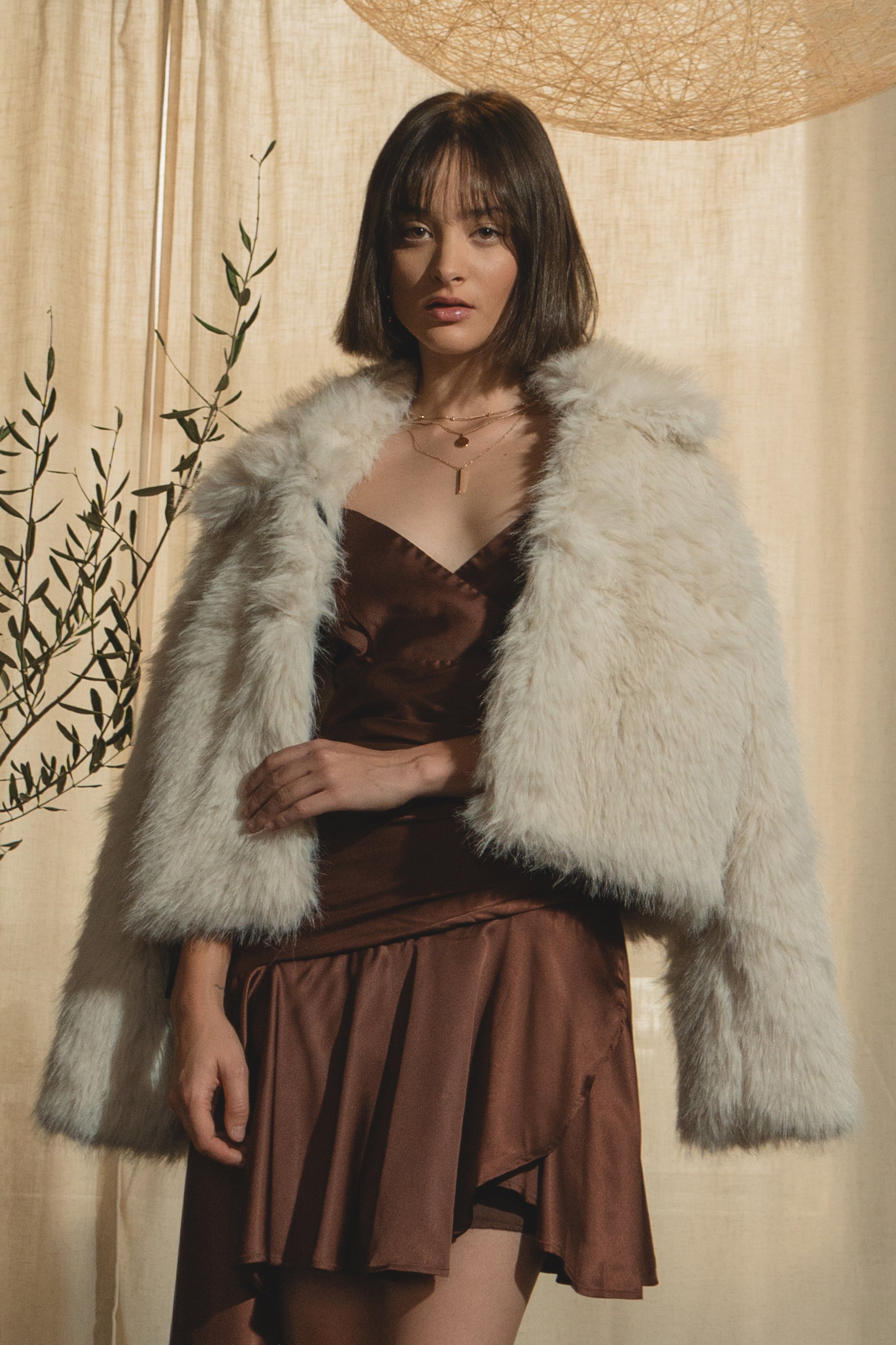 Abrigo corto peluche con lazos PU Hypsters CREMA