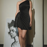 Vestido corte asimetrico plisado